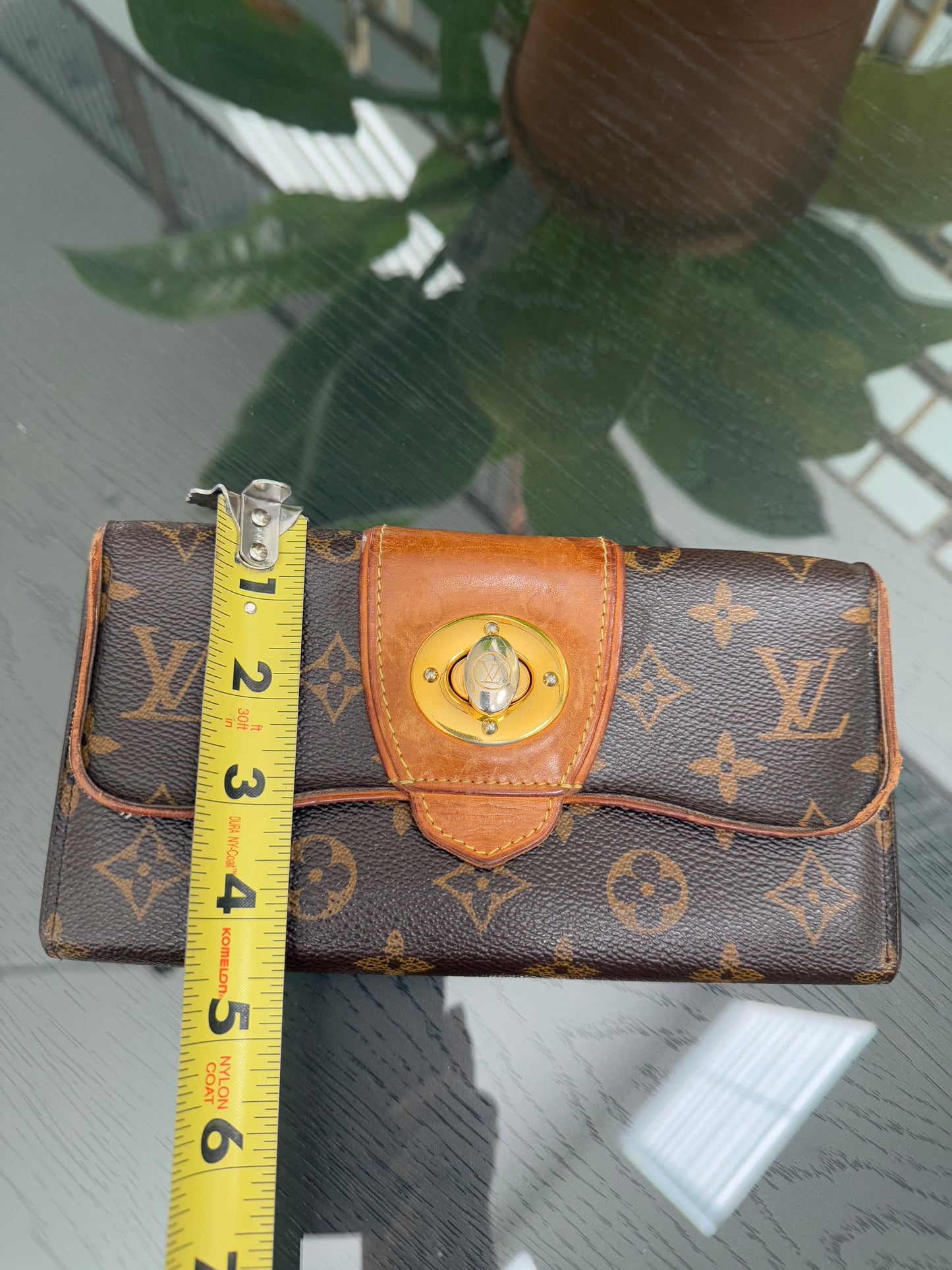 Boetie Wallet w/ 16 Cardholders - ๐
Year: 2011