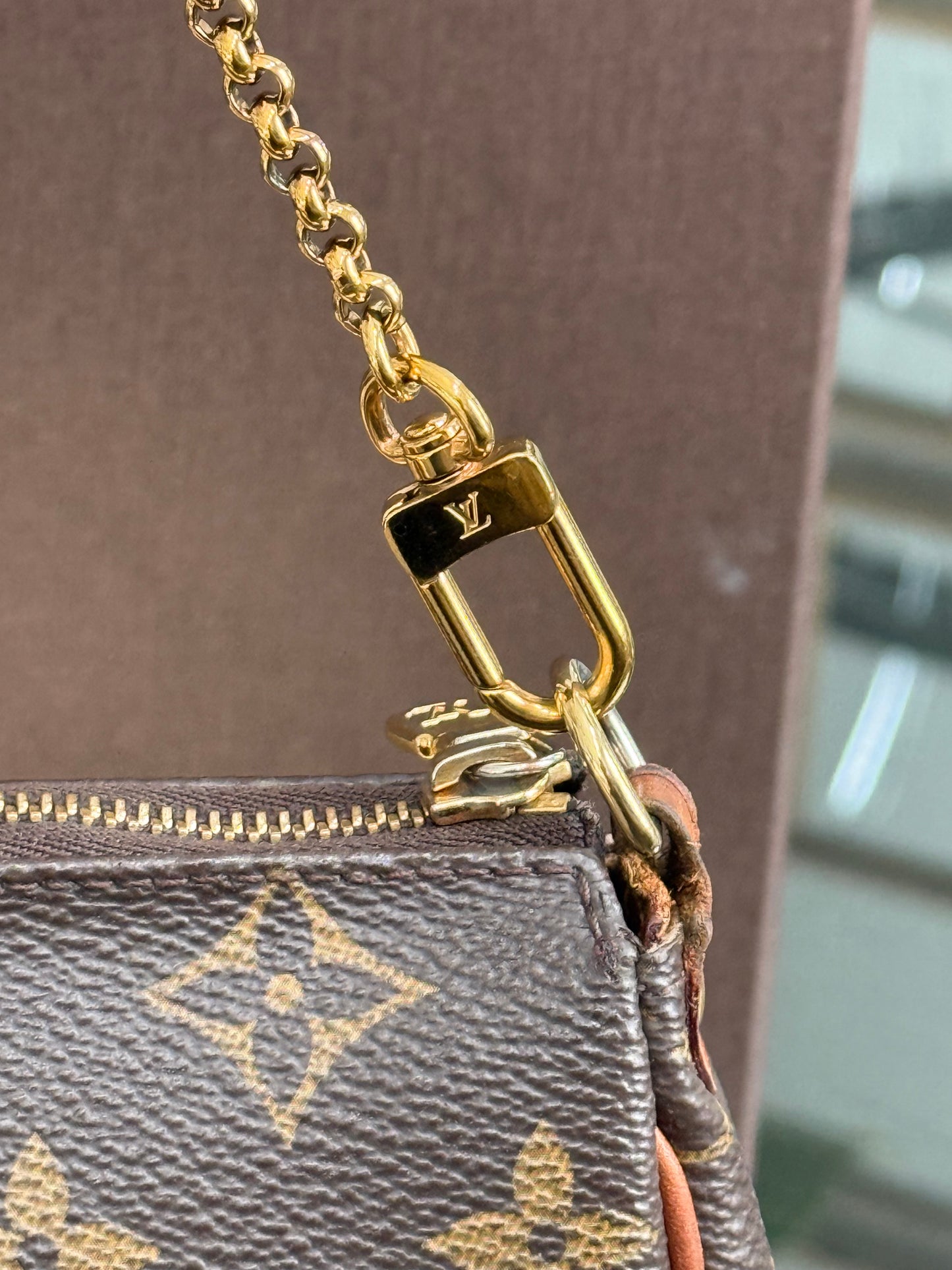 Eva Clutch Crossbody with Dustbag and Box🗓️ Year: 2015