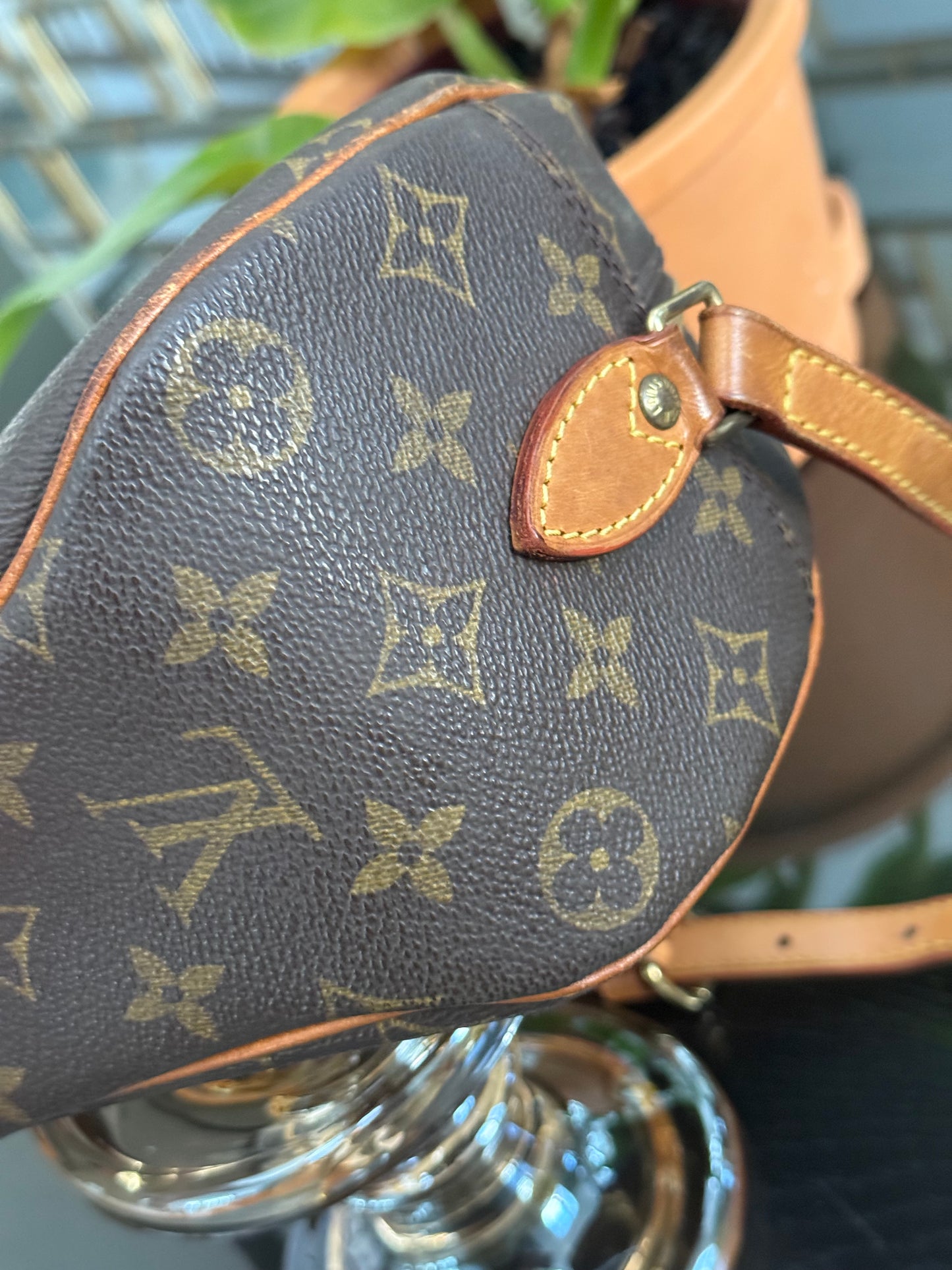 Blois Crossbody -🗓️ Year: 2002