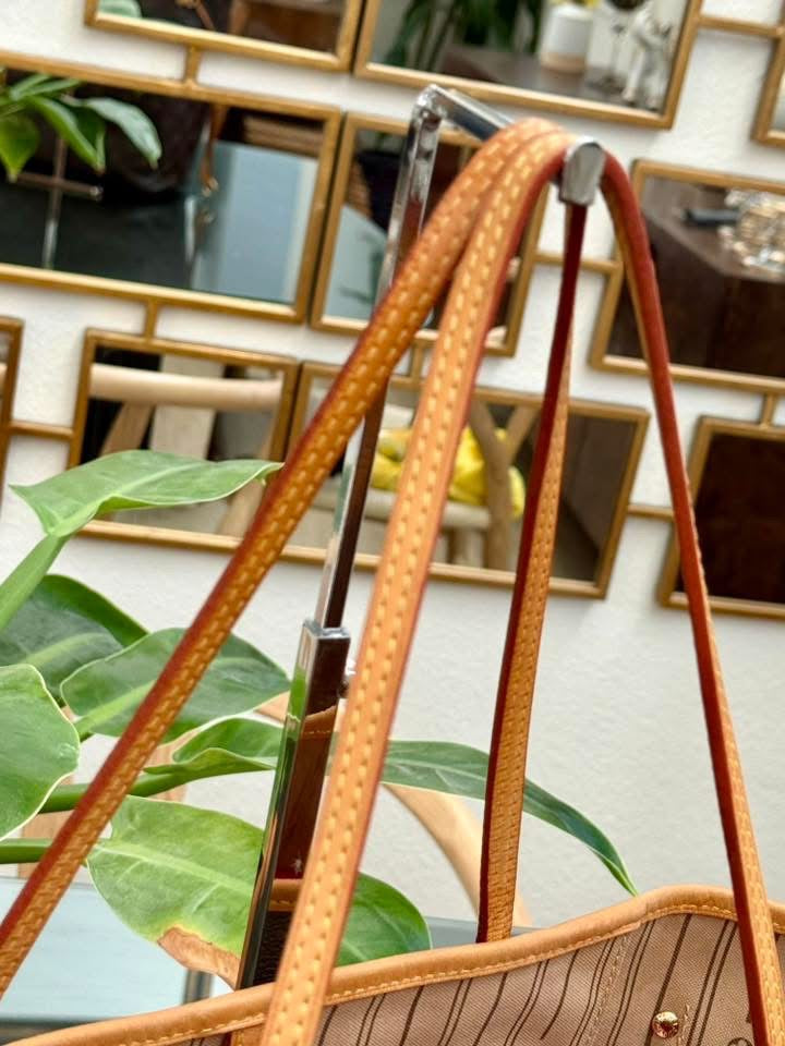 Neverfull MM with Dustbag π
Year: 2007