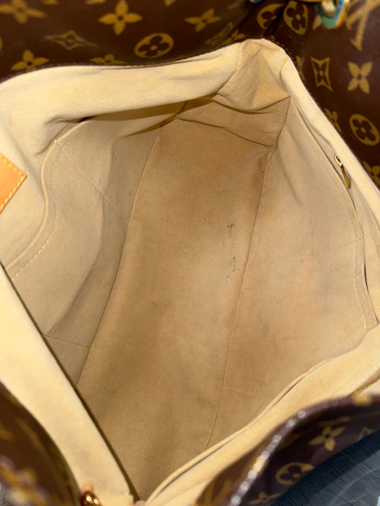 Artsy MM with Dustbag, Insert Organizer and twilly - ๐
Year: 2010