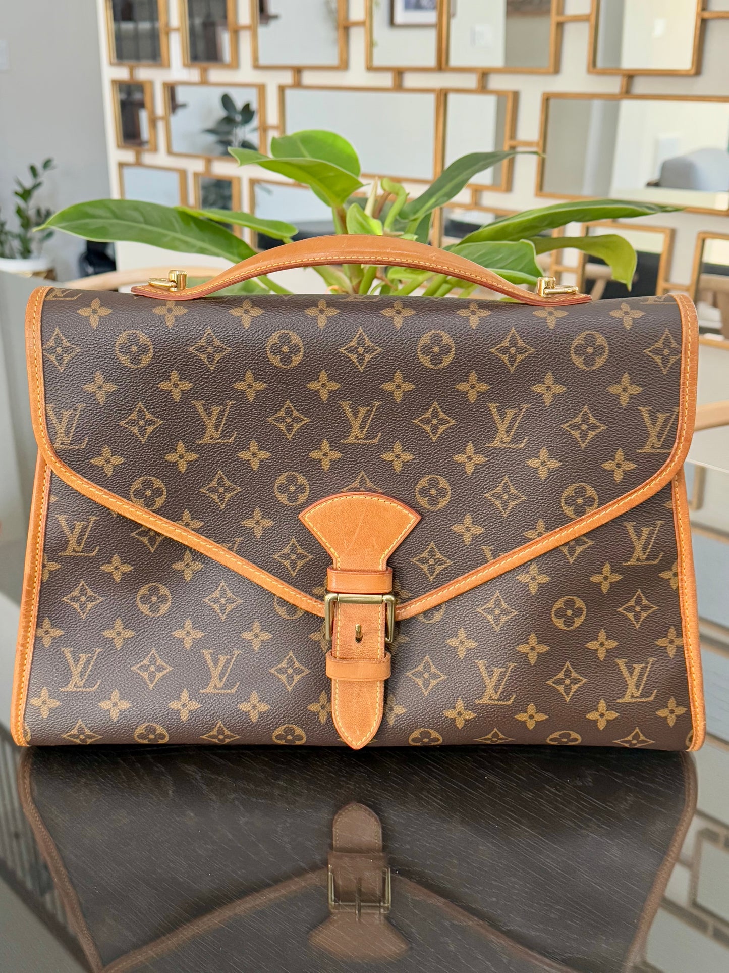 Beverly GM Satchel Crossbody - ๐
Year: 1996