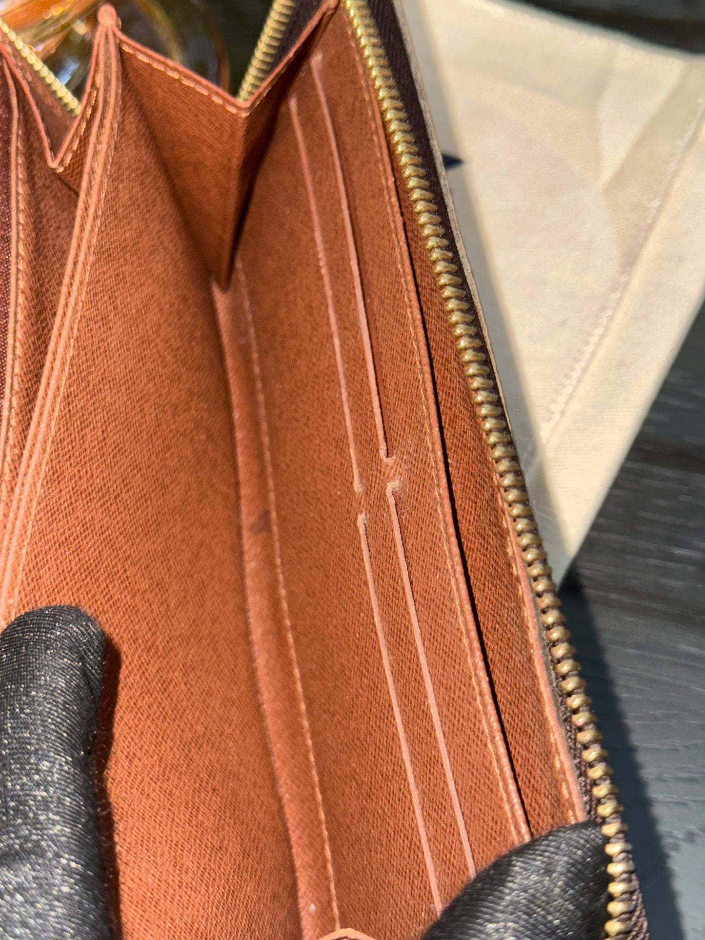 Zippy Long Wallet in Monogram with Dustbag and Box π
Year: 2009