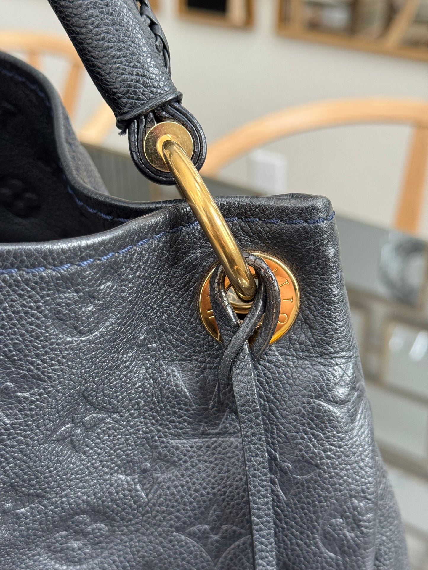 Artsy MM Empriente (Black/Dark Blue) with Dustbag and Insert Organizer - ๐
Year: 2011