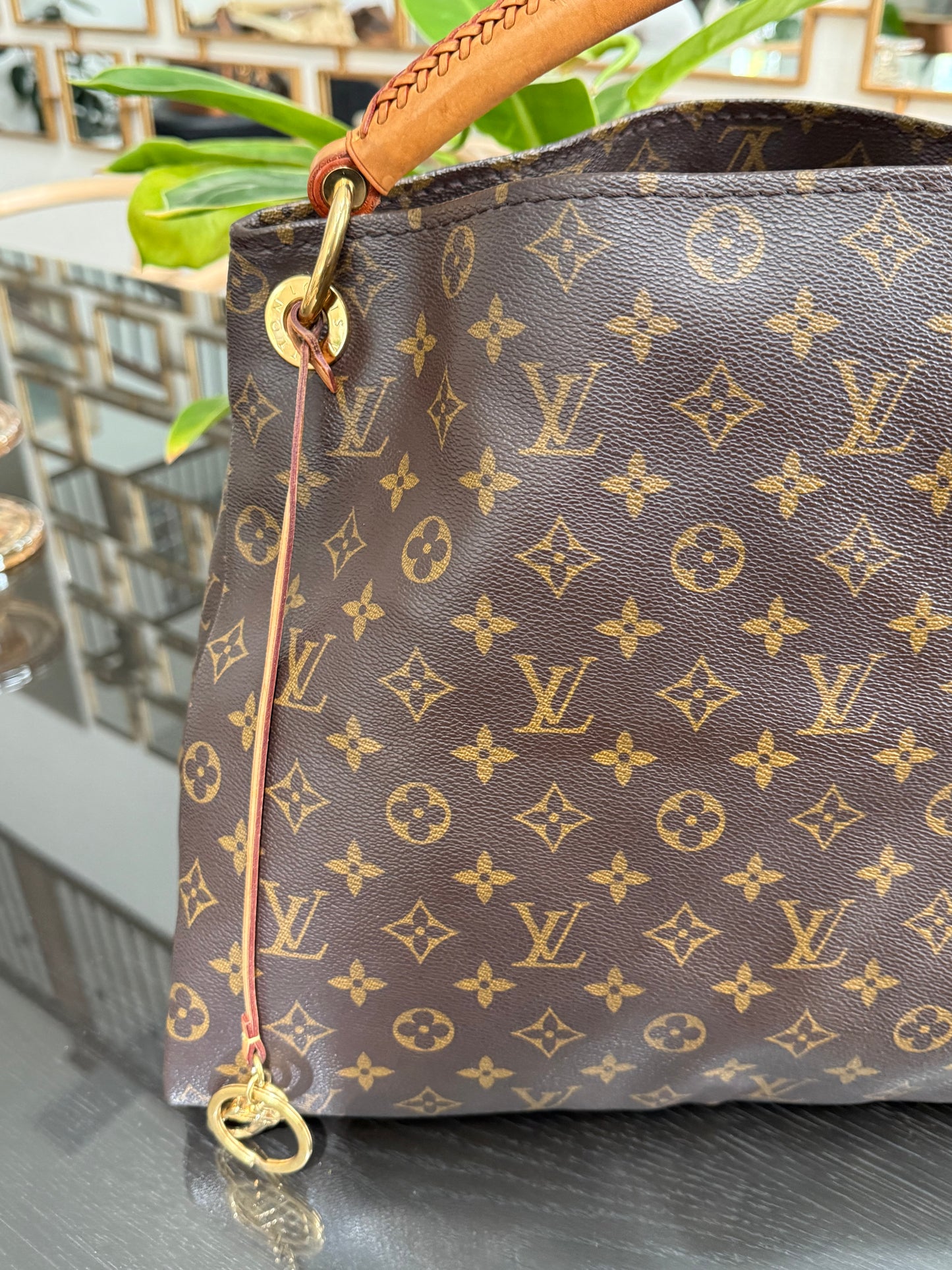 Artsy MM with Dustbag and Insert Organizer - ๐
Year: 2012