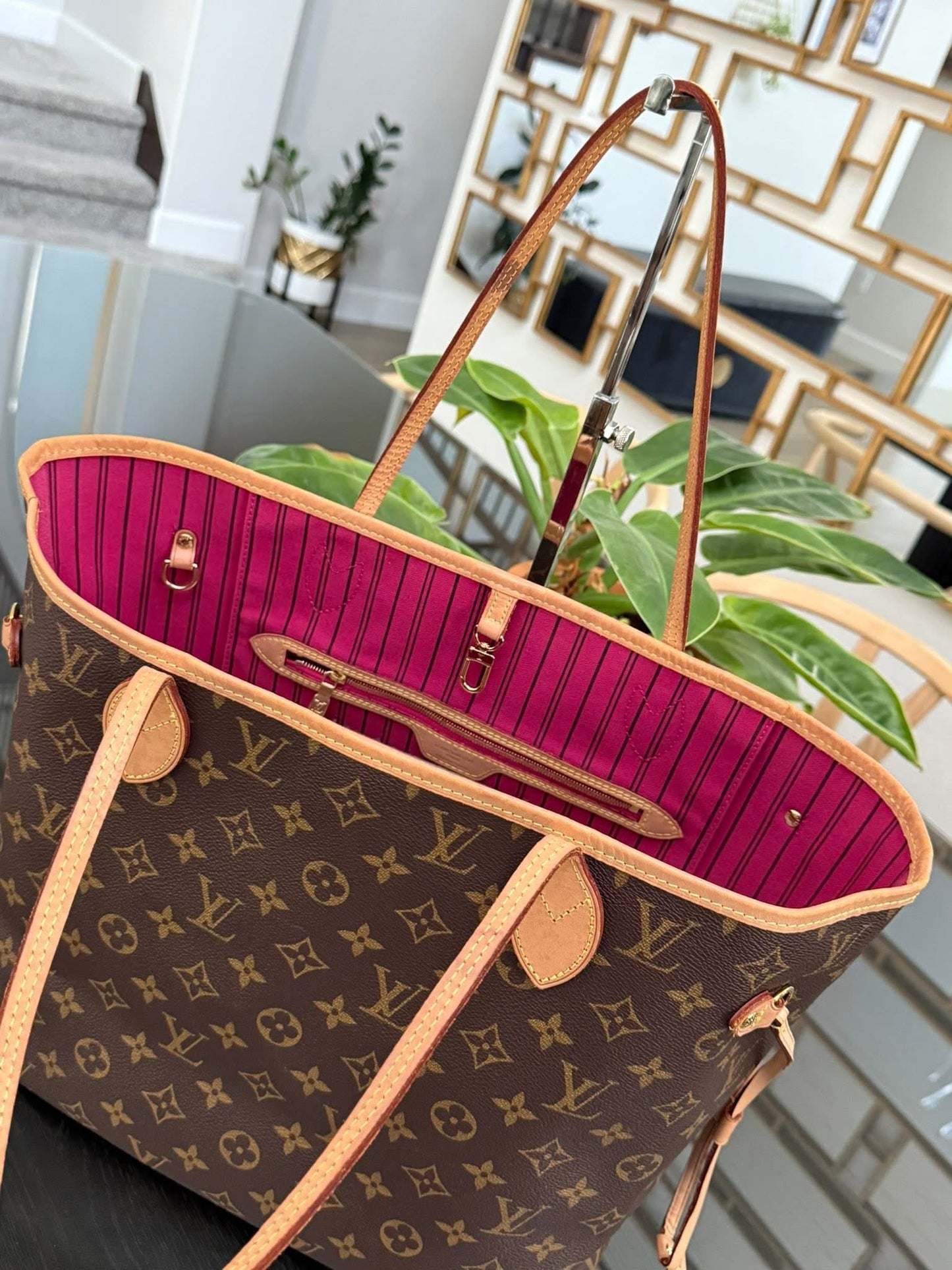Neverfull MM Monogram in Peony with Dustbag and Insert organizer π
Year: 2020