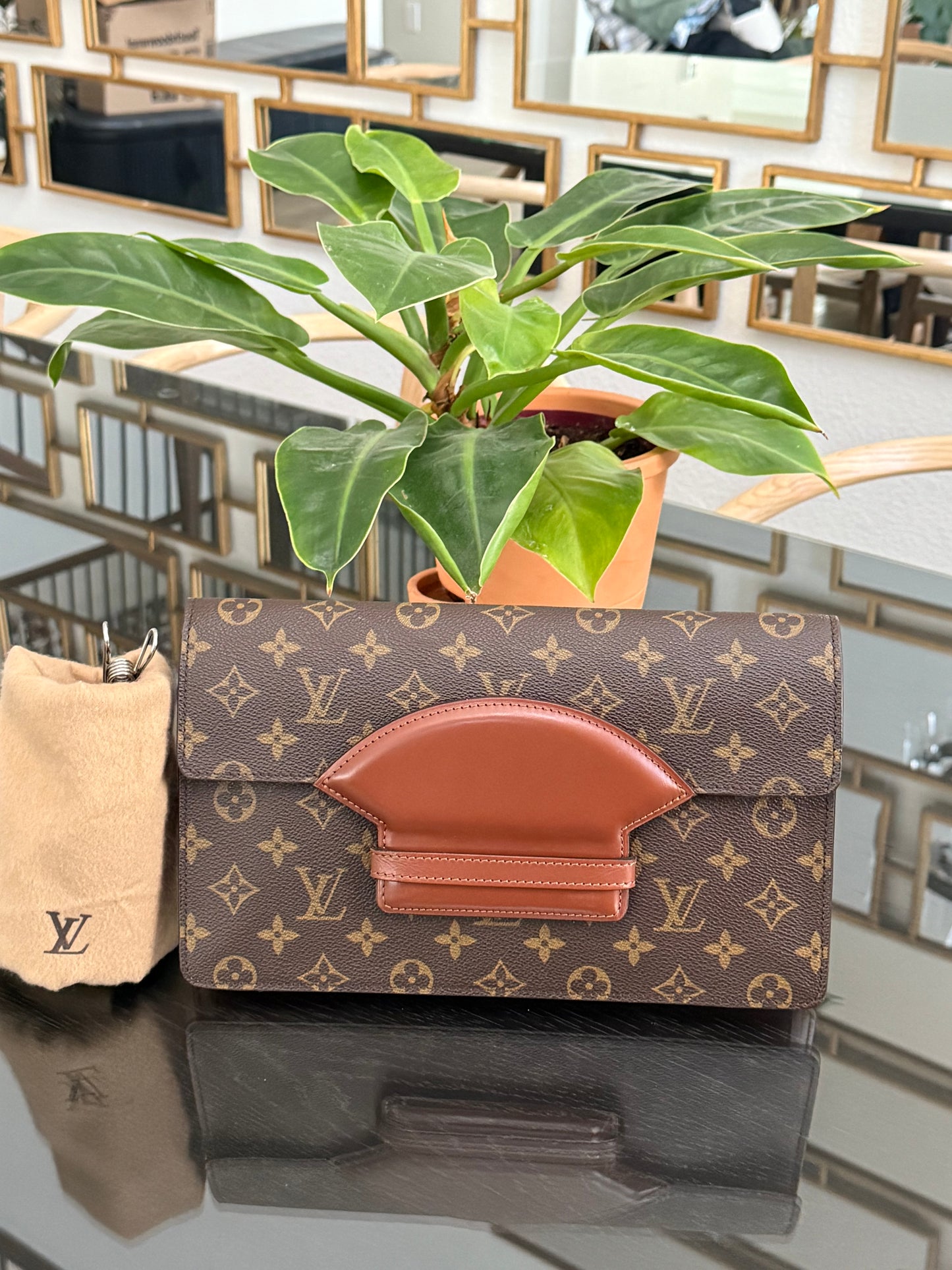 Chaillot Clutch w/ Dustbag 🗓️ Year: 1987
