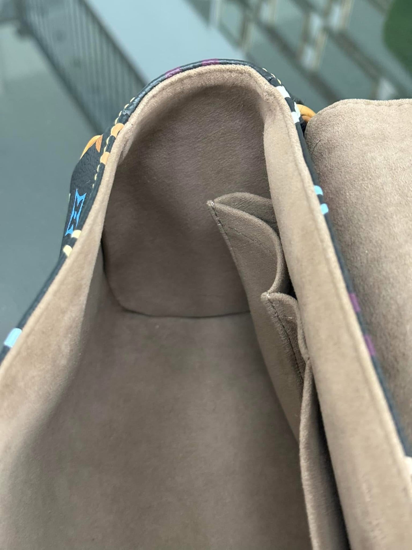 Multicolor Beverly MM with Dustbag π
Year: 2008