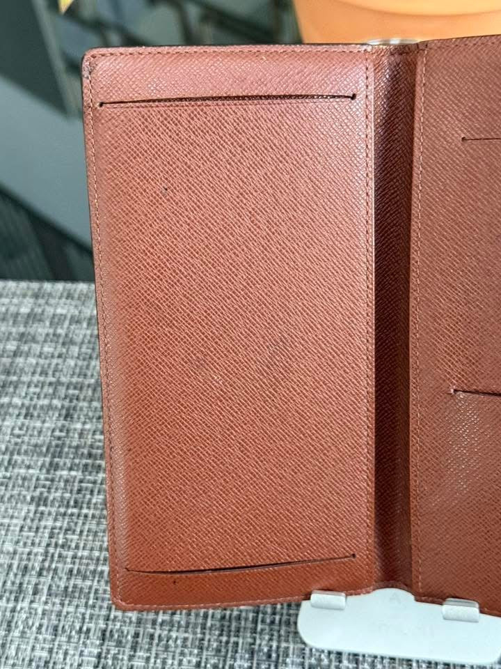 Checkbook Holder in Monogram 🗓️ Year: 2001