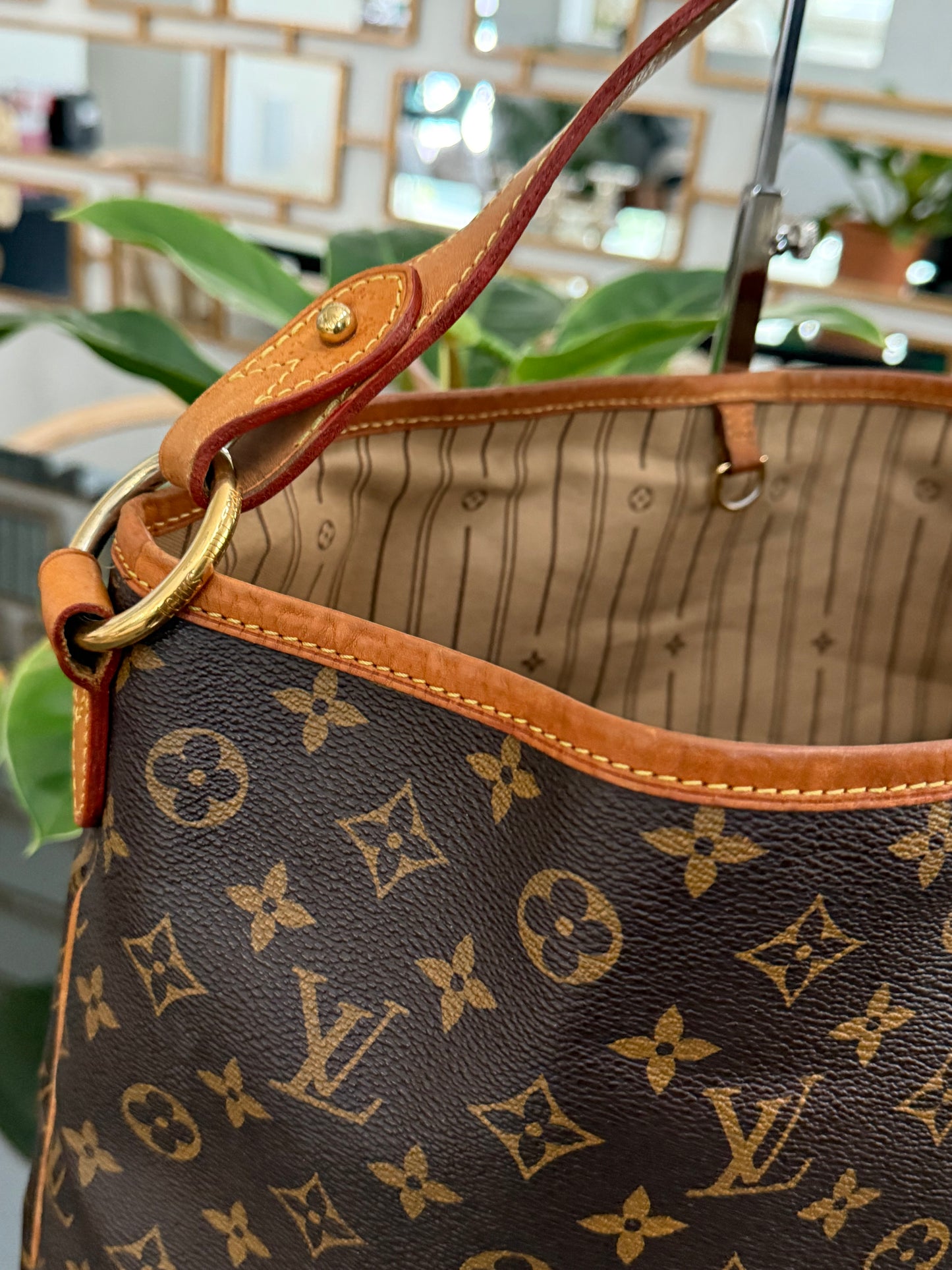Delightful MM with Dustbag and Insert organizer π
Year: 2011