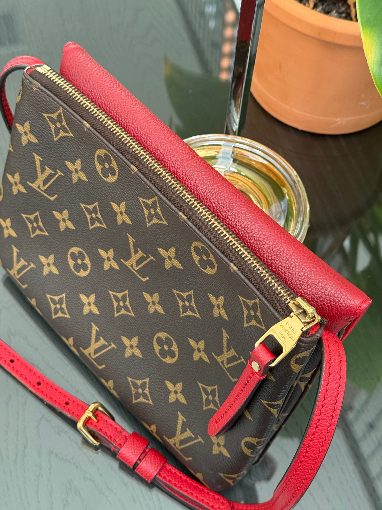 Twice Pochette in Cerise Red with Dustbag -π
Year: 2015