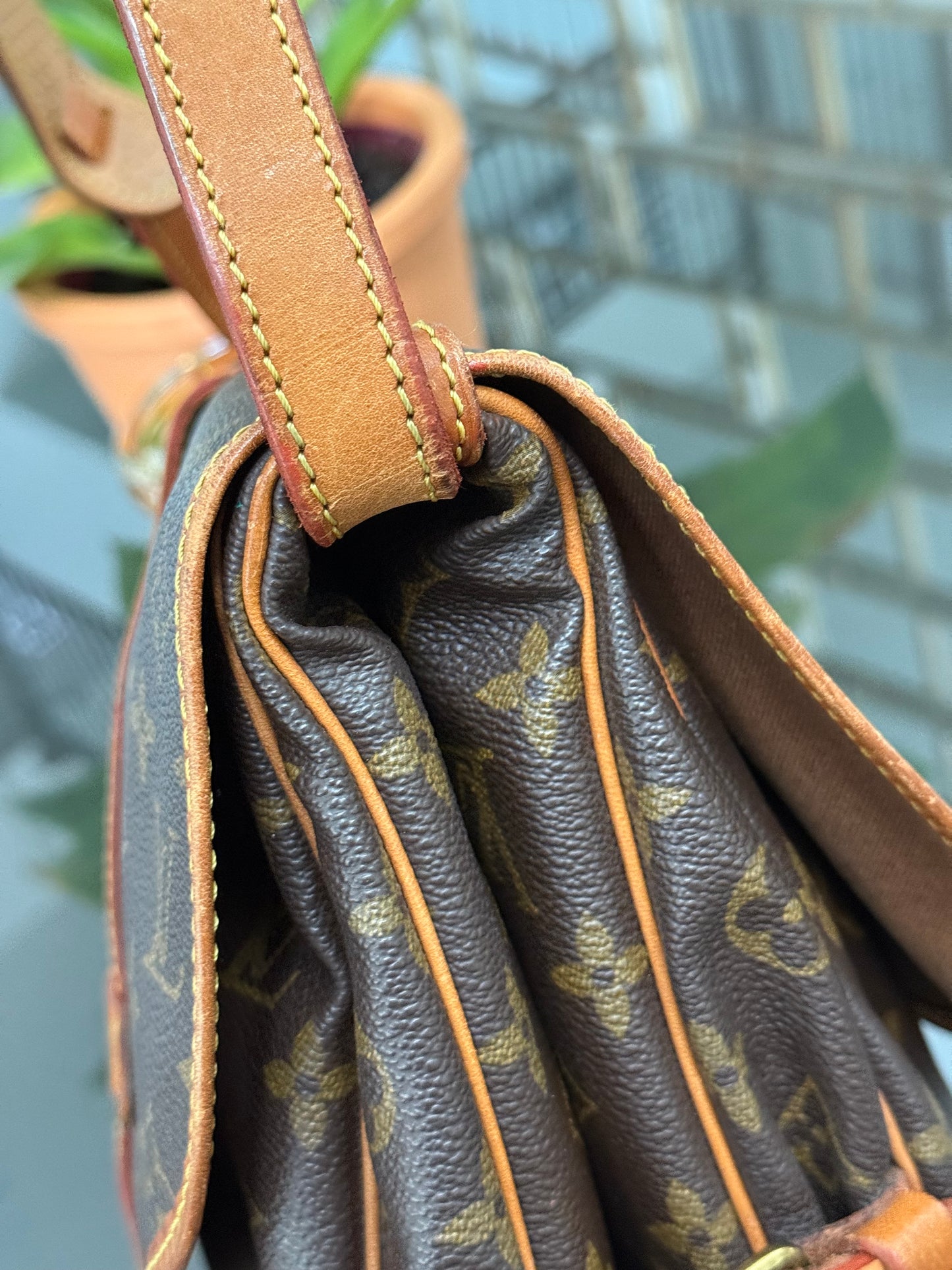 Saumur 30 Crossbody -๐๏ธ Year: 1992