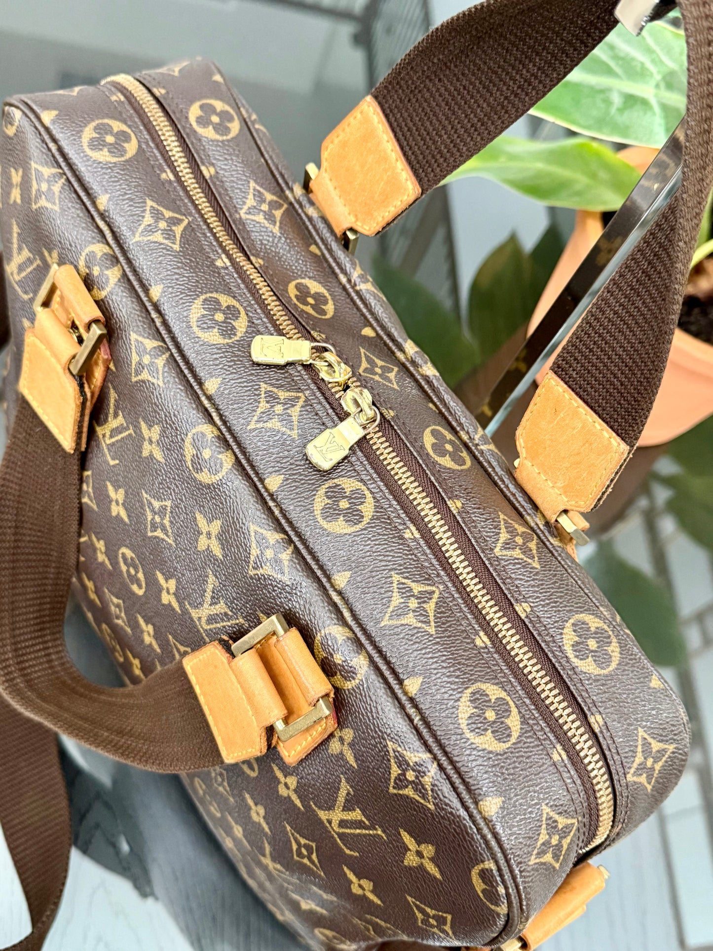 Sac Boshpore 2 Way bag in Monogram ๐๏ธ Year: 2005