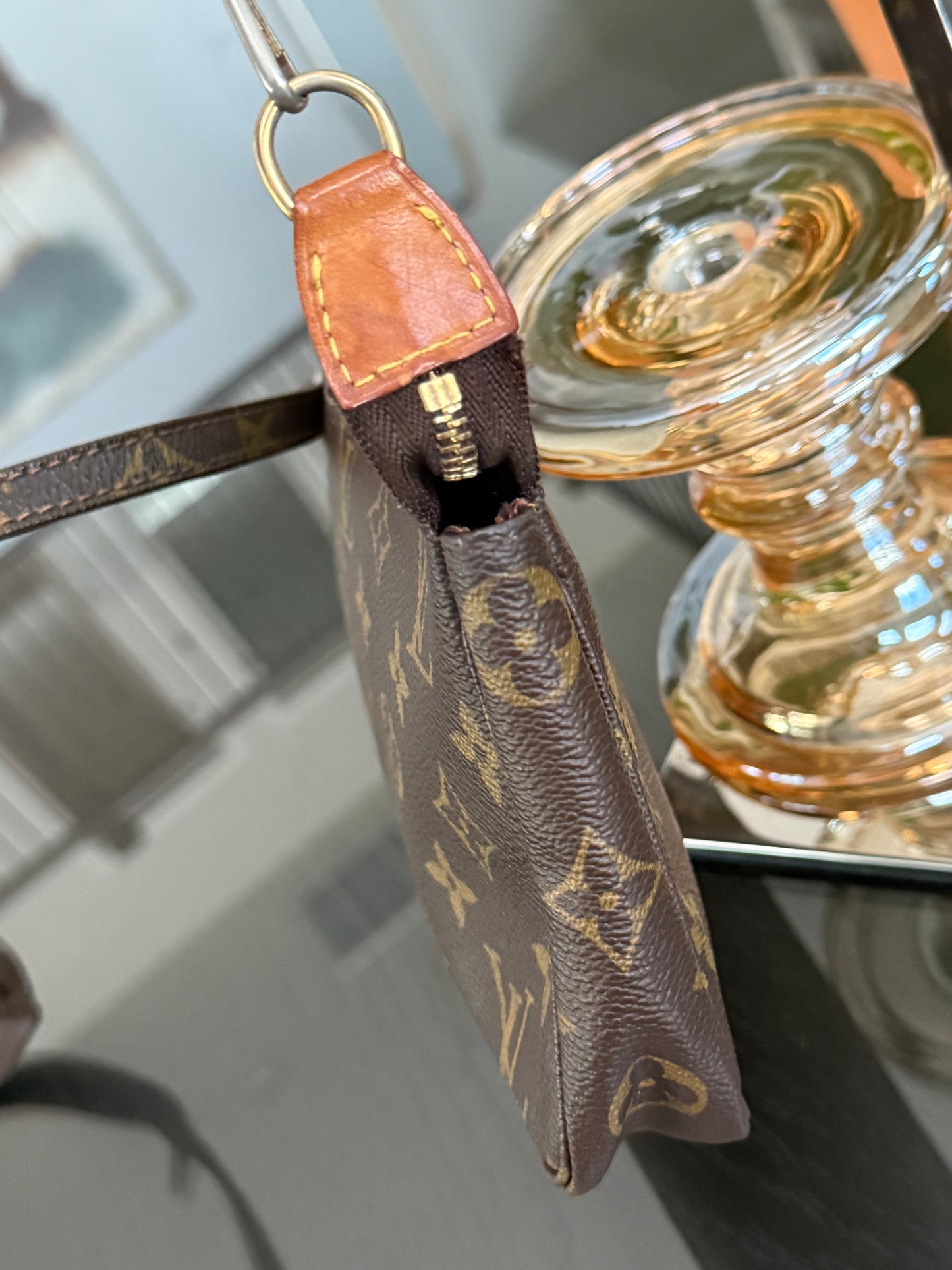 Pochette Accessories with Vintage Crossbody Strap - ๐
Year: 1999