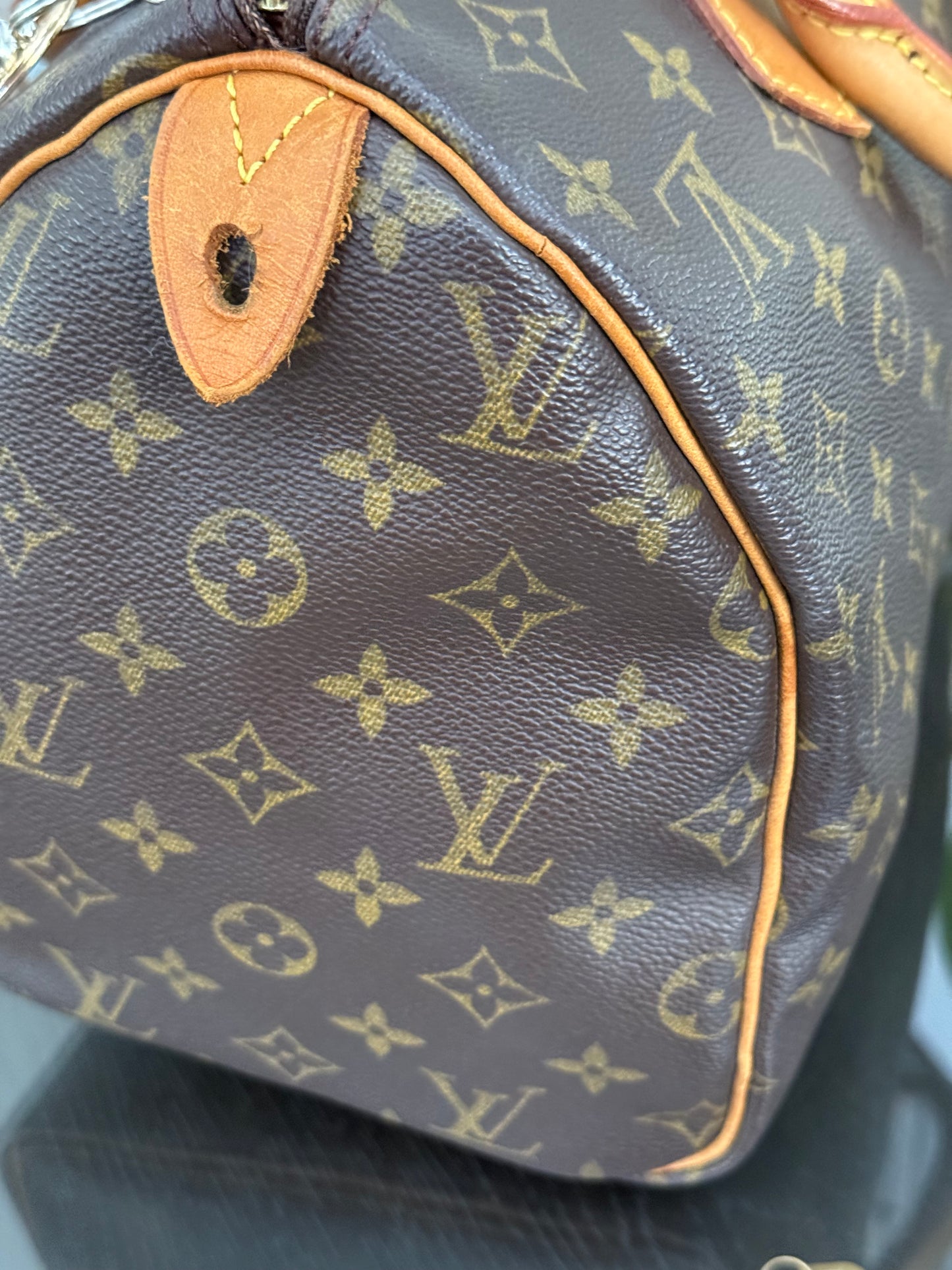 Speedy 30 with π Lock & Key - π
Year: 2001