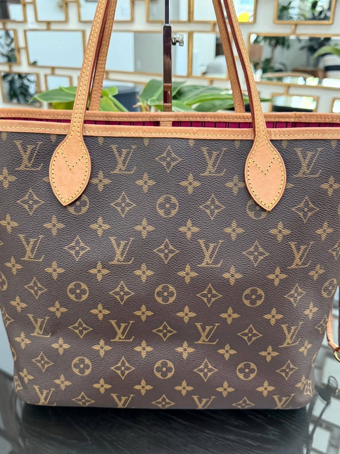 Neverfull MM Monogram in Peony with Dustbag and Insert organizer π
Year: 2020