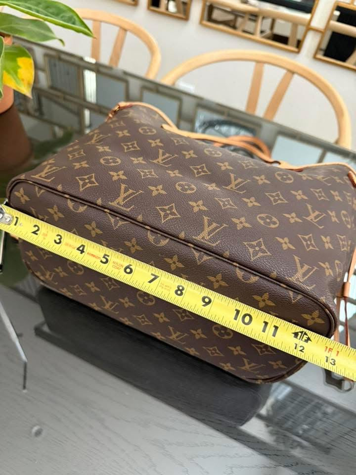Neverfull MM Monogram in Peony with Dustbag and Insert organizer π
Year: 2020
