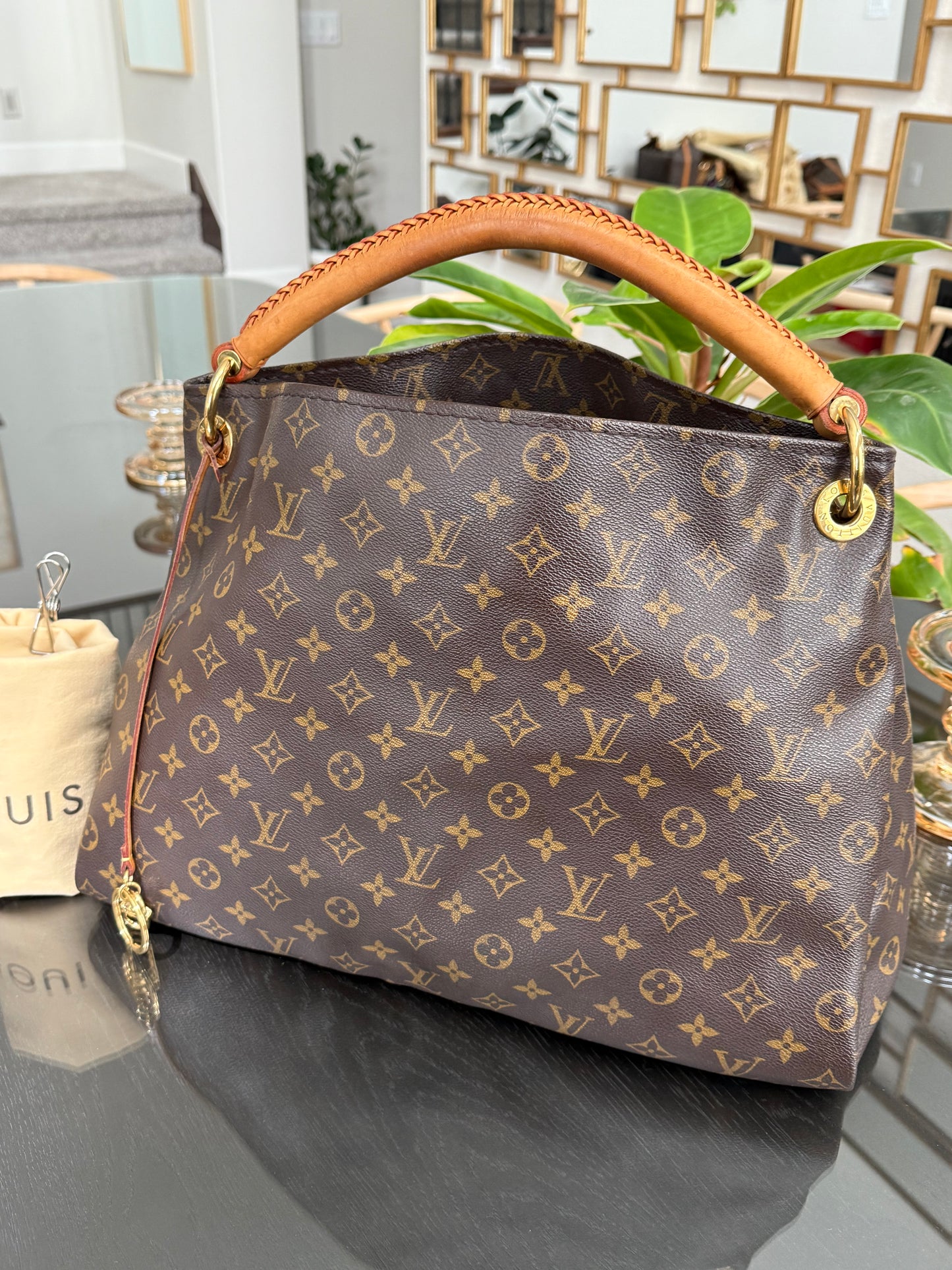 Artsy MM with Dustbag and Insert Organizer - ๐
Year: 2012