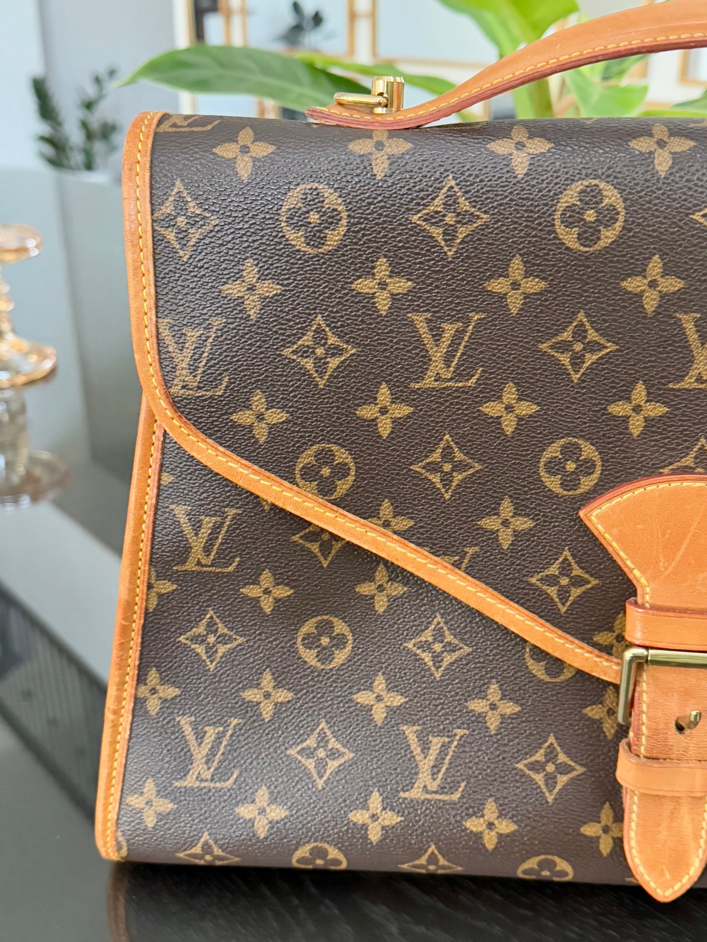 Beverly GM Satchel Crossbody - ๐
Year: 1996
