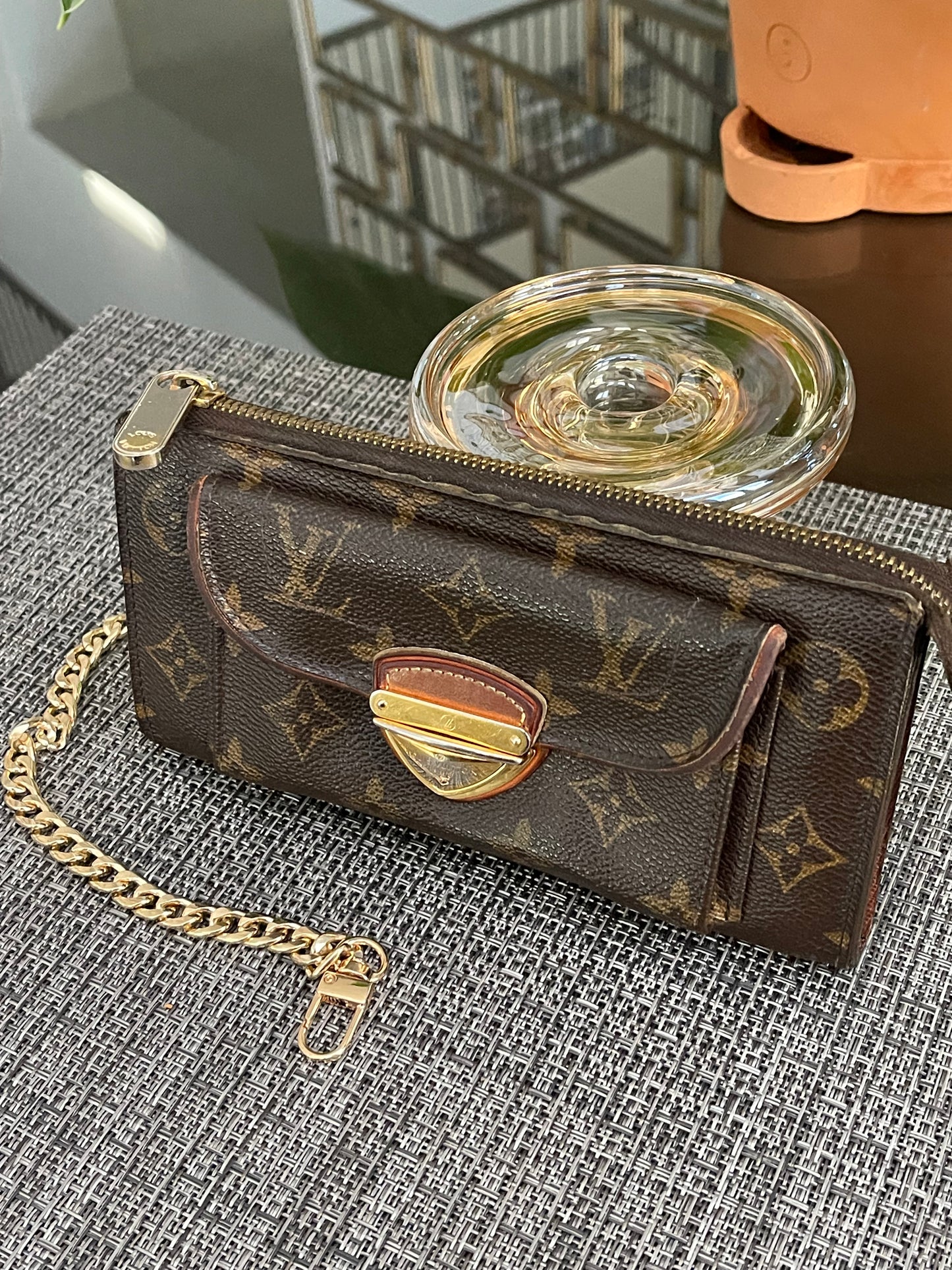 Monogram Astrid Wallet w/ generic wrist strap - ๐
Year: 2008