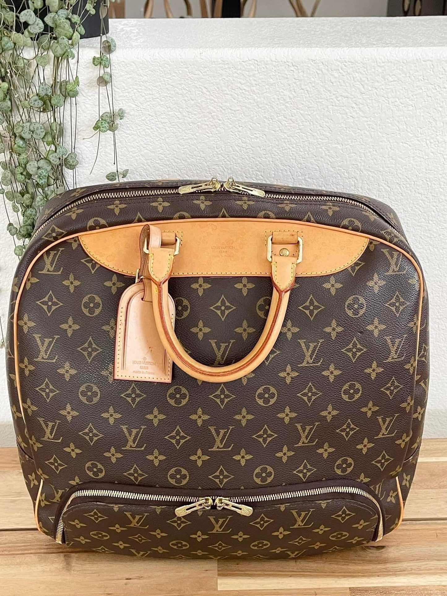 Evasion MM in Monogram - π
Year: 1999