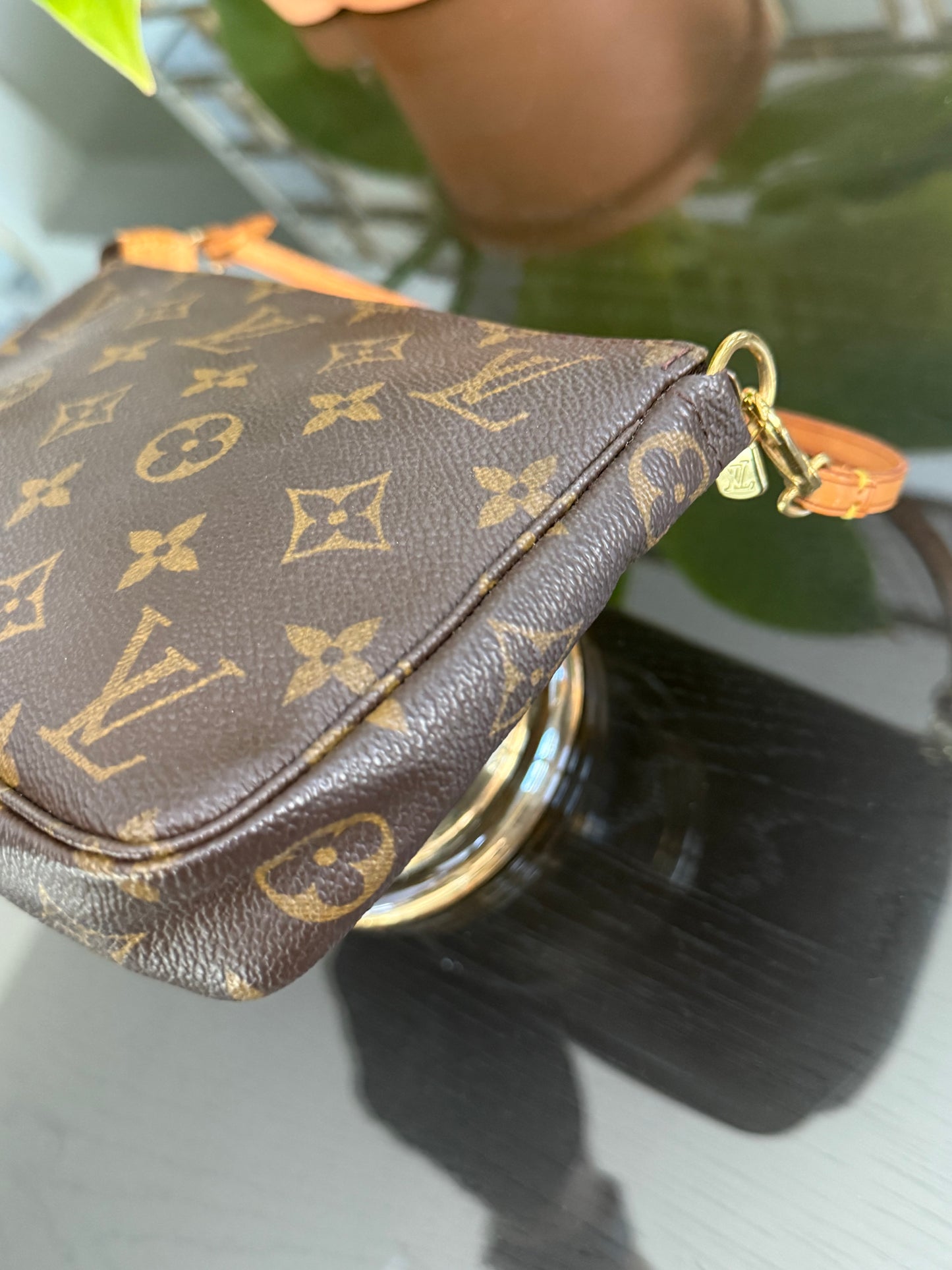 Pochette Accessories - ๐
Year: 2002