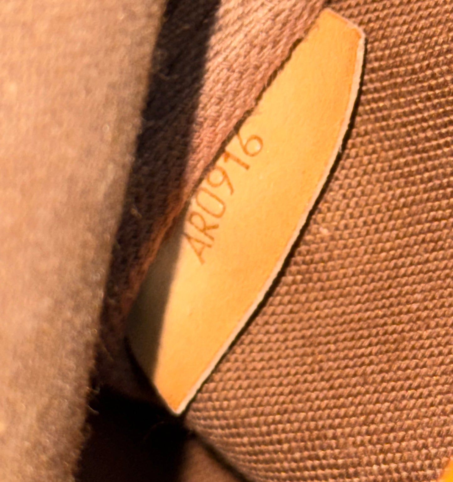Saumur 30 Crossbody - Year: 1996