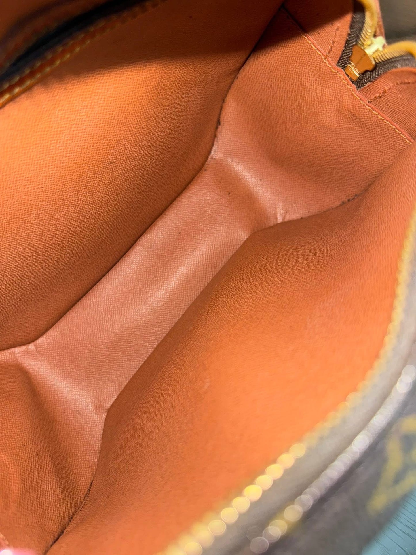 Blois Crossbody -๐๏ธ Year: 1997