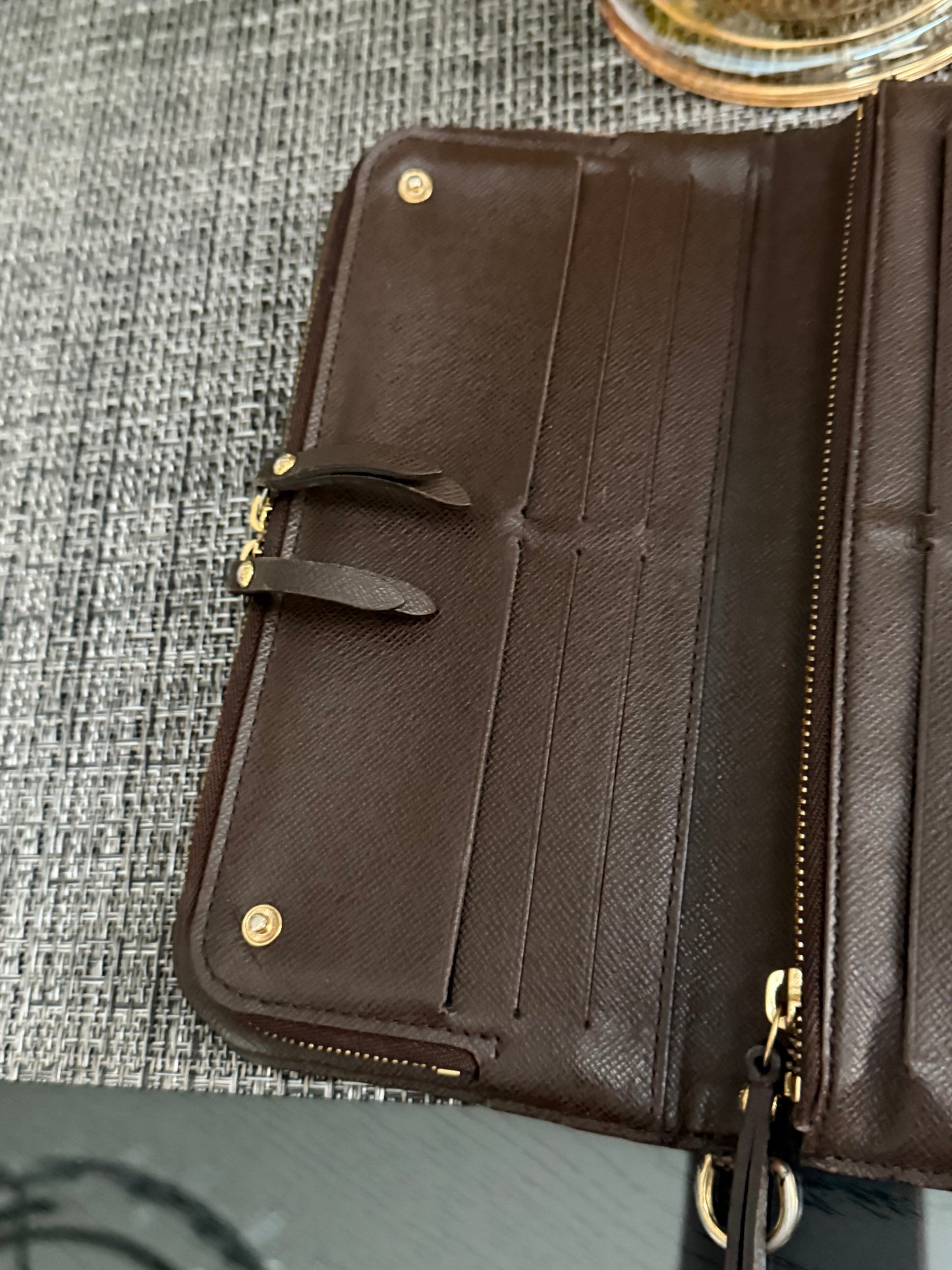 Insolite Wallet in De -Year 2011