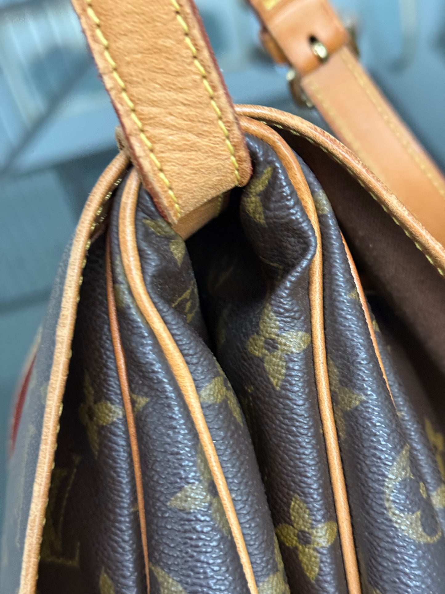 Saumur 30 Crossbody - Year: 1996