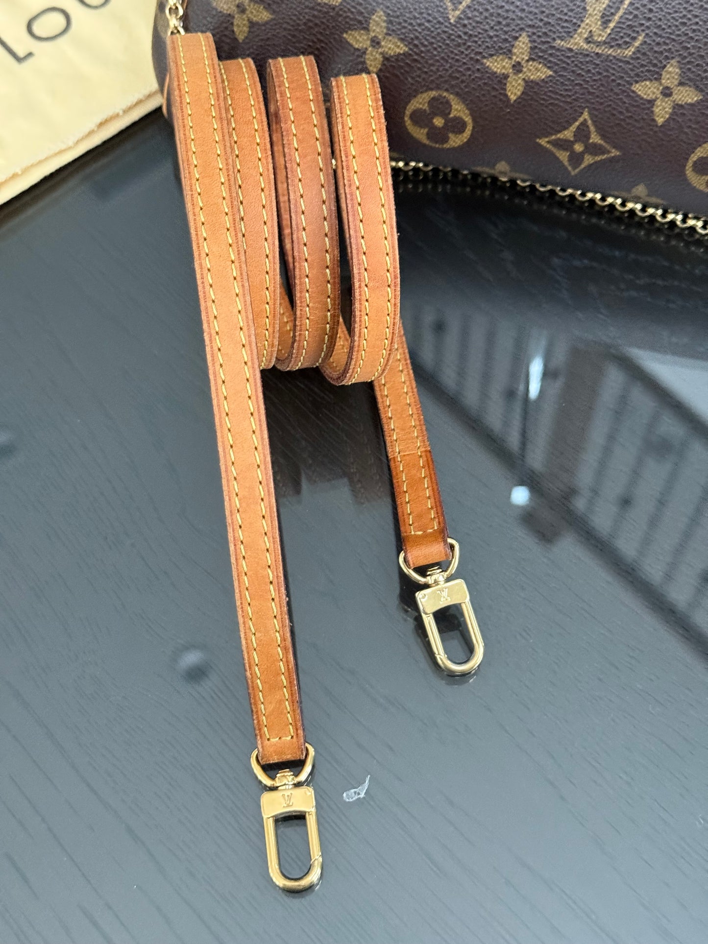 Eva Clutch with Original Strap,Box and Dustbag🗓️ Year: 2009