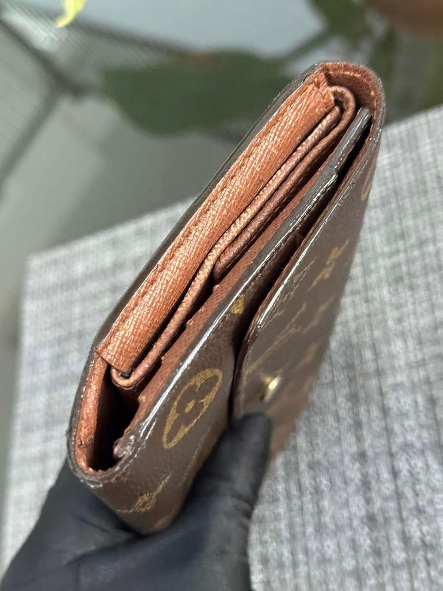 International Wallet with 8 Cardholders ๐๏ธ Year: 2008