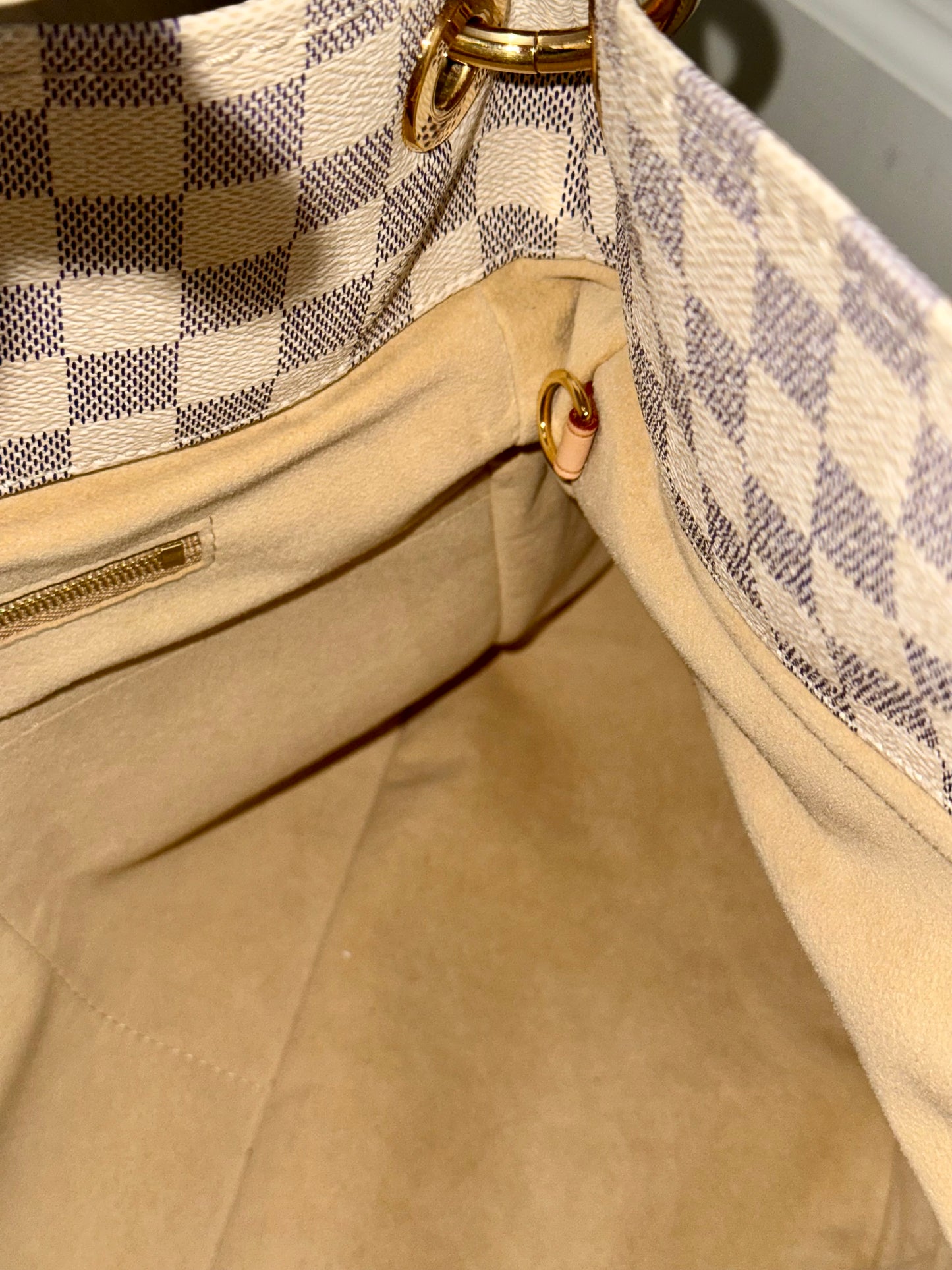 Artsy MM Azur with Dustbag and Insert Organizer- ๐
Year: 2011