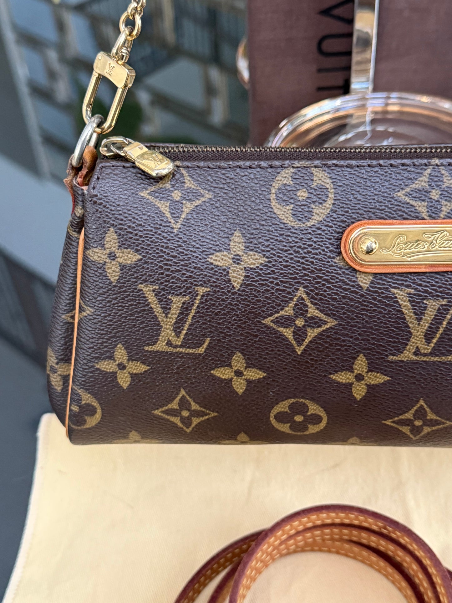 Eva Clutch with Original Strap,Box and Dustbag🗓️ Year: 2009