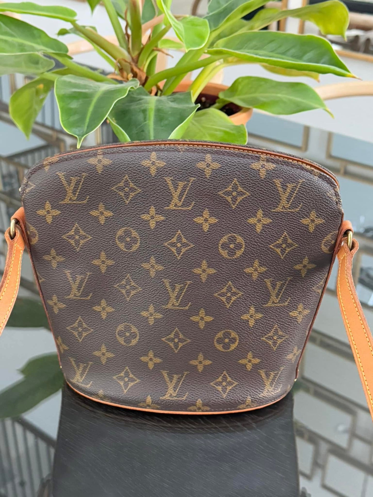 Drouot Crossbody
π
Year: 2001