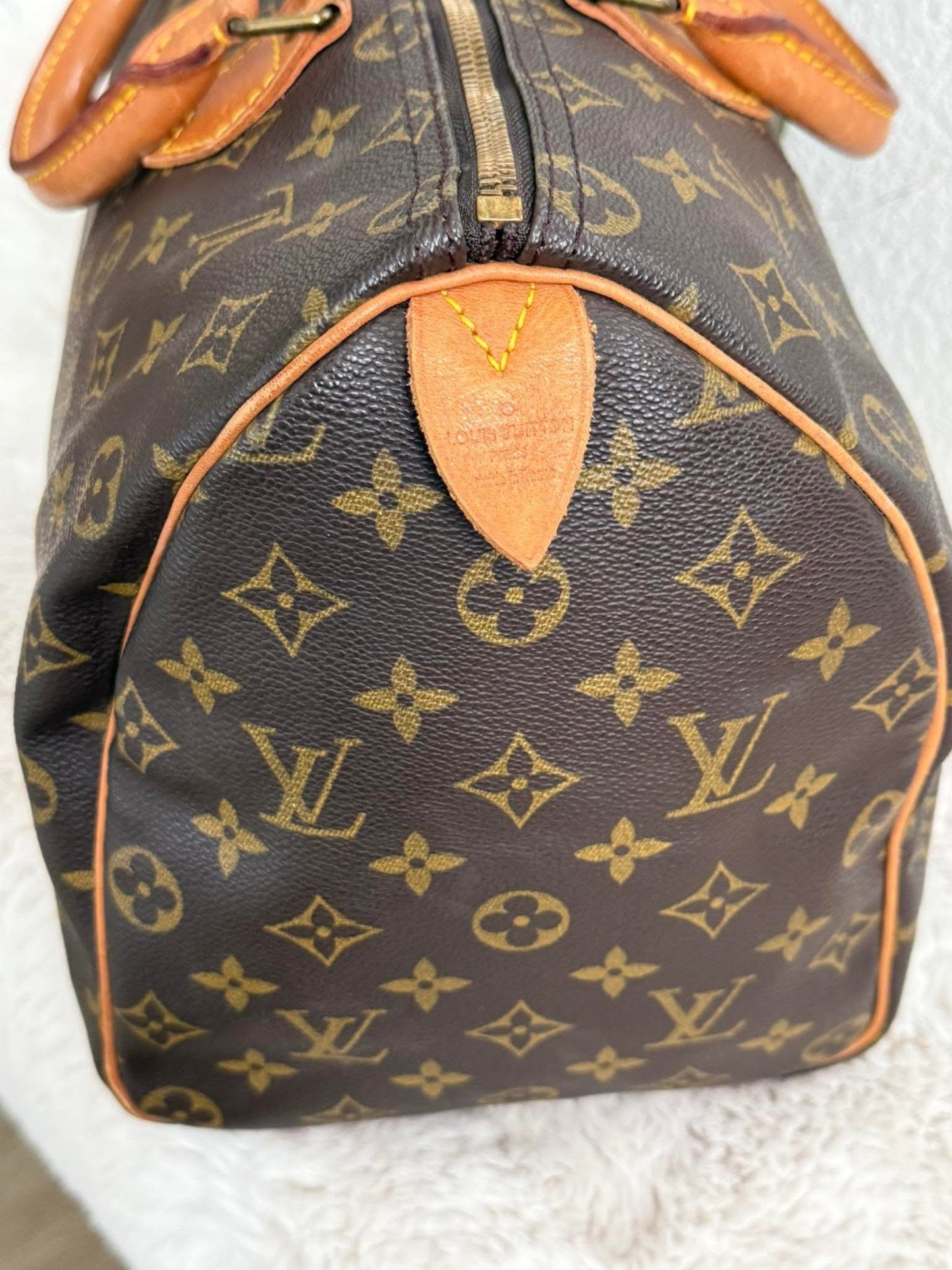 Speedy 35 with Insert Organizer - π
Year: 1989