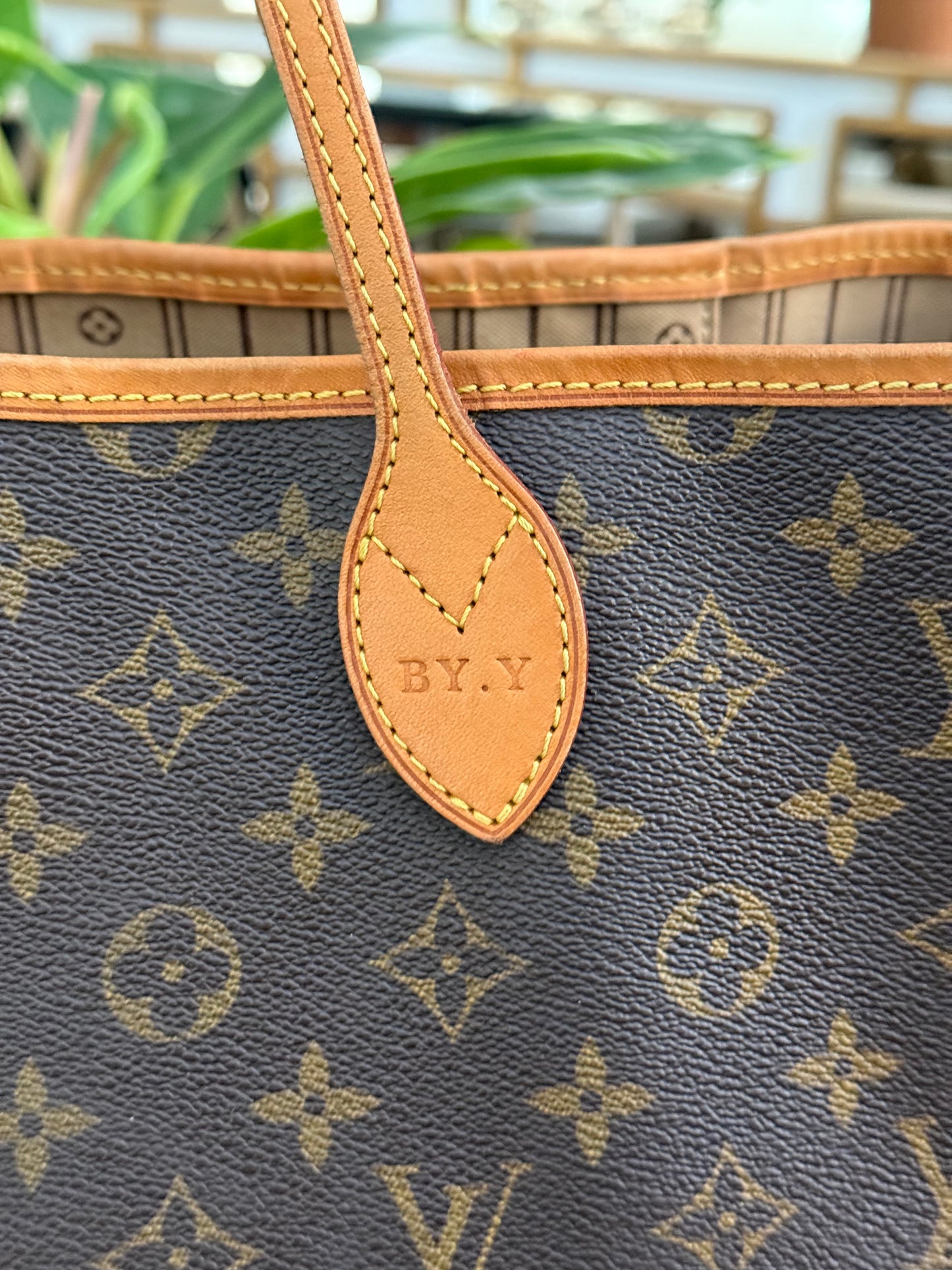 Neverfull GM with Dustbag and twilly -📅 Year: 2009