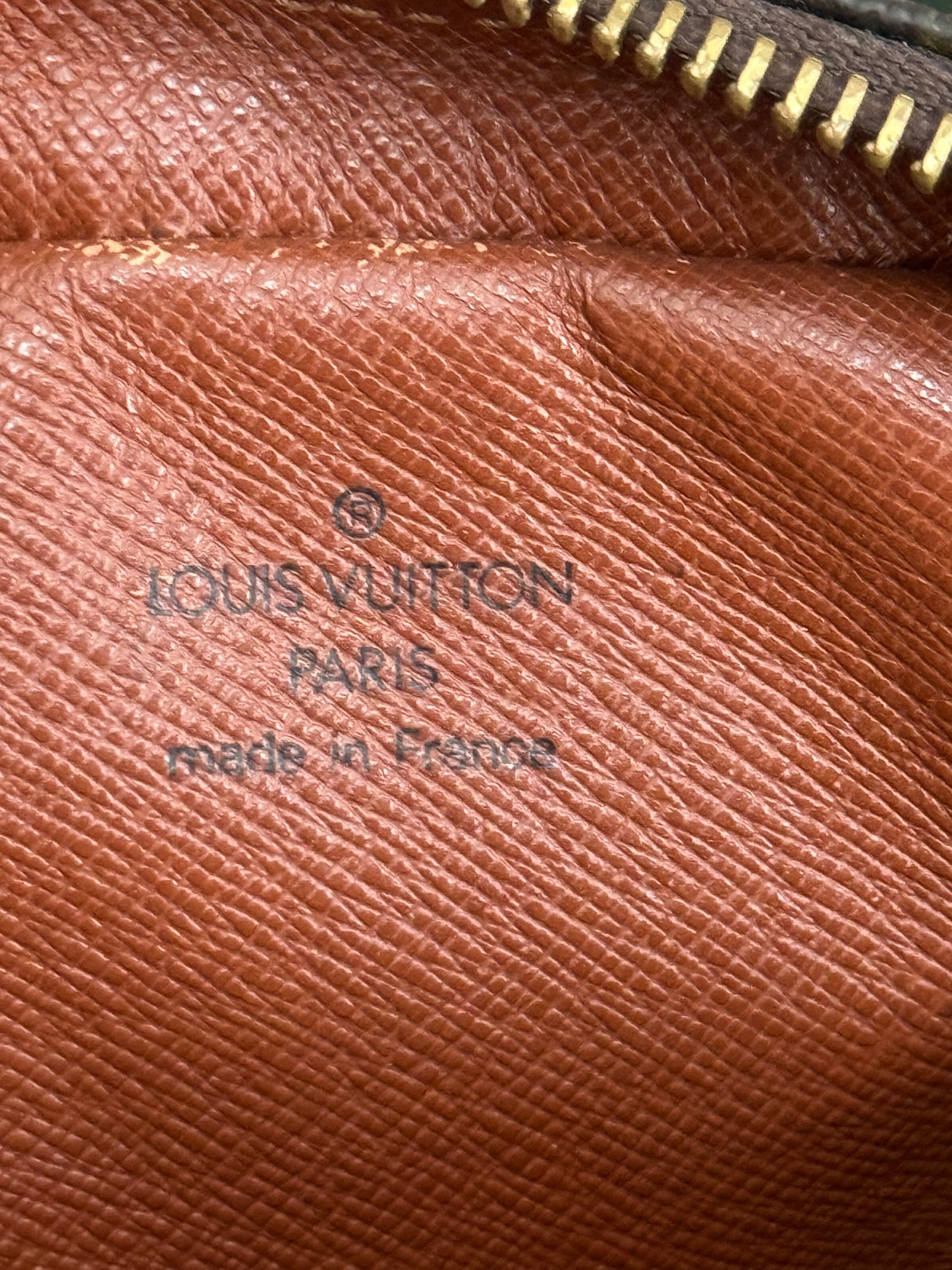 Amazon Crossbody Bag
๐๏ธ Year: 2000