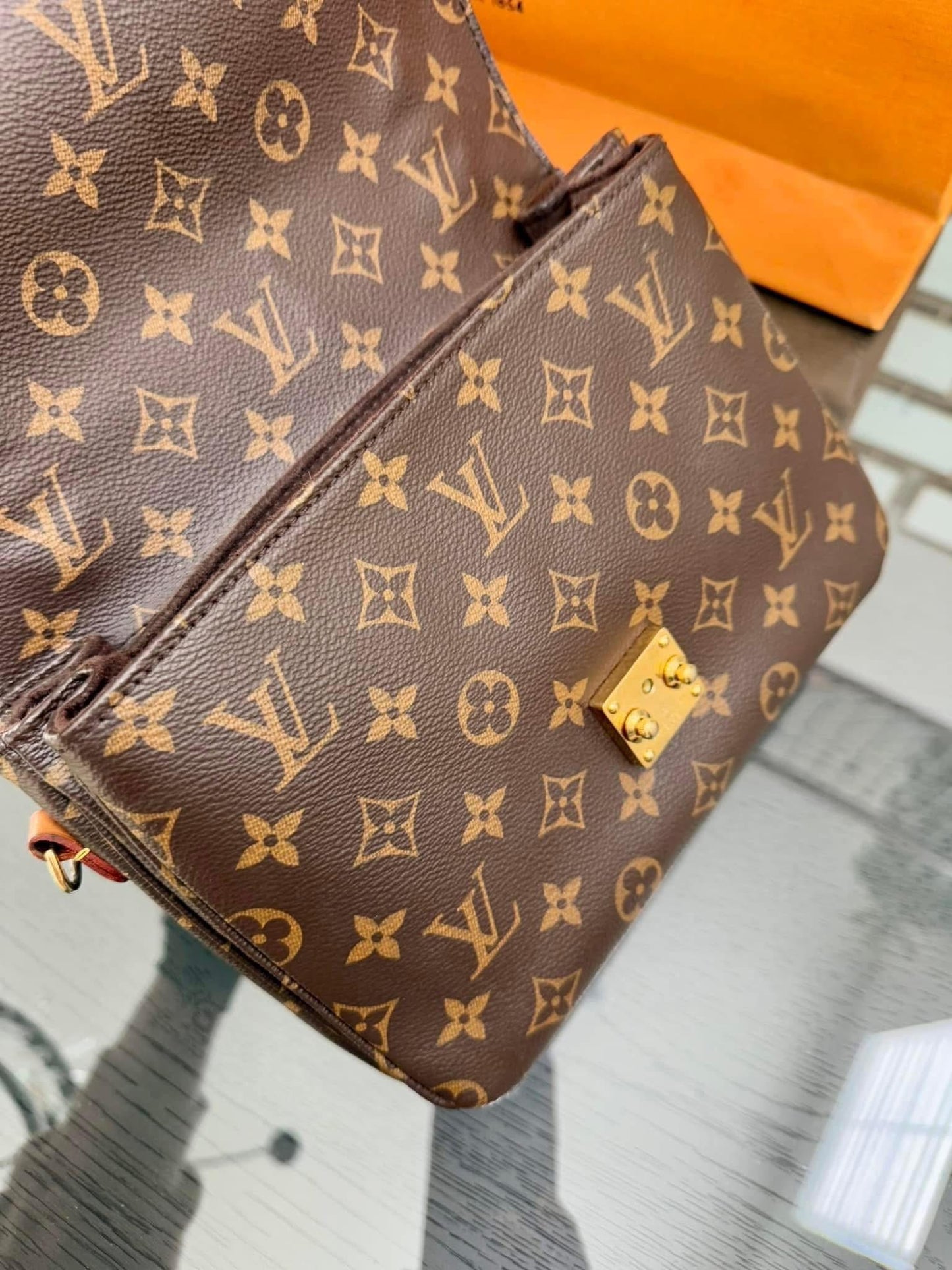 Pochette Metis with Box, Dustbag and Paper bag -Microchip & Authenticed