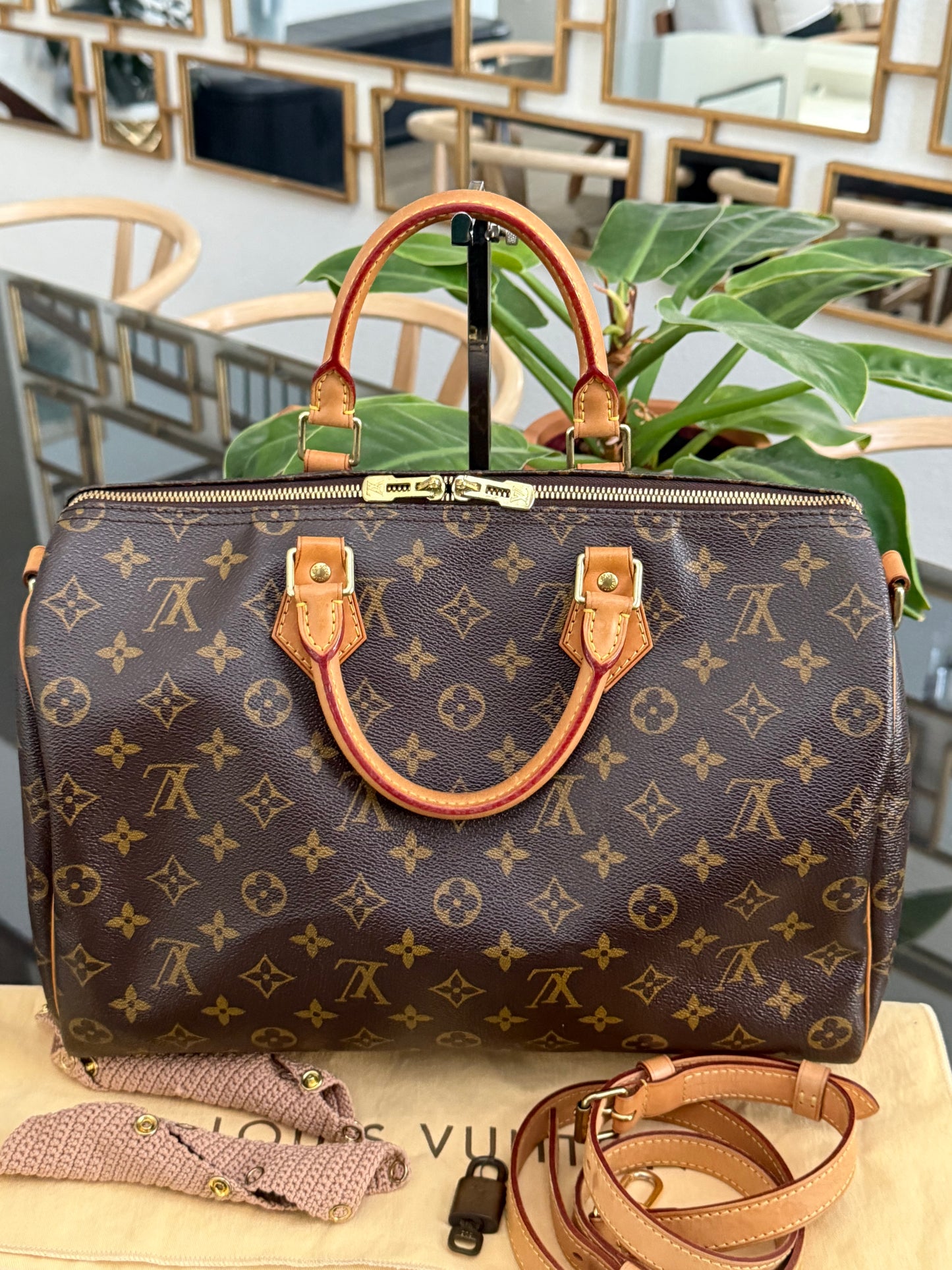 Speedy 35 Bandoulier with lock ๐key, Dustbag and handle cover - ๐
Year: 2011