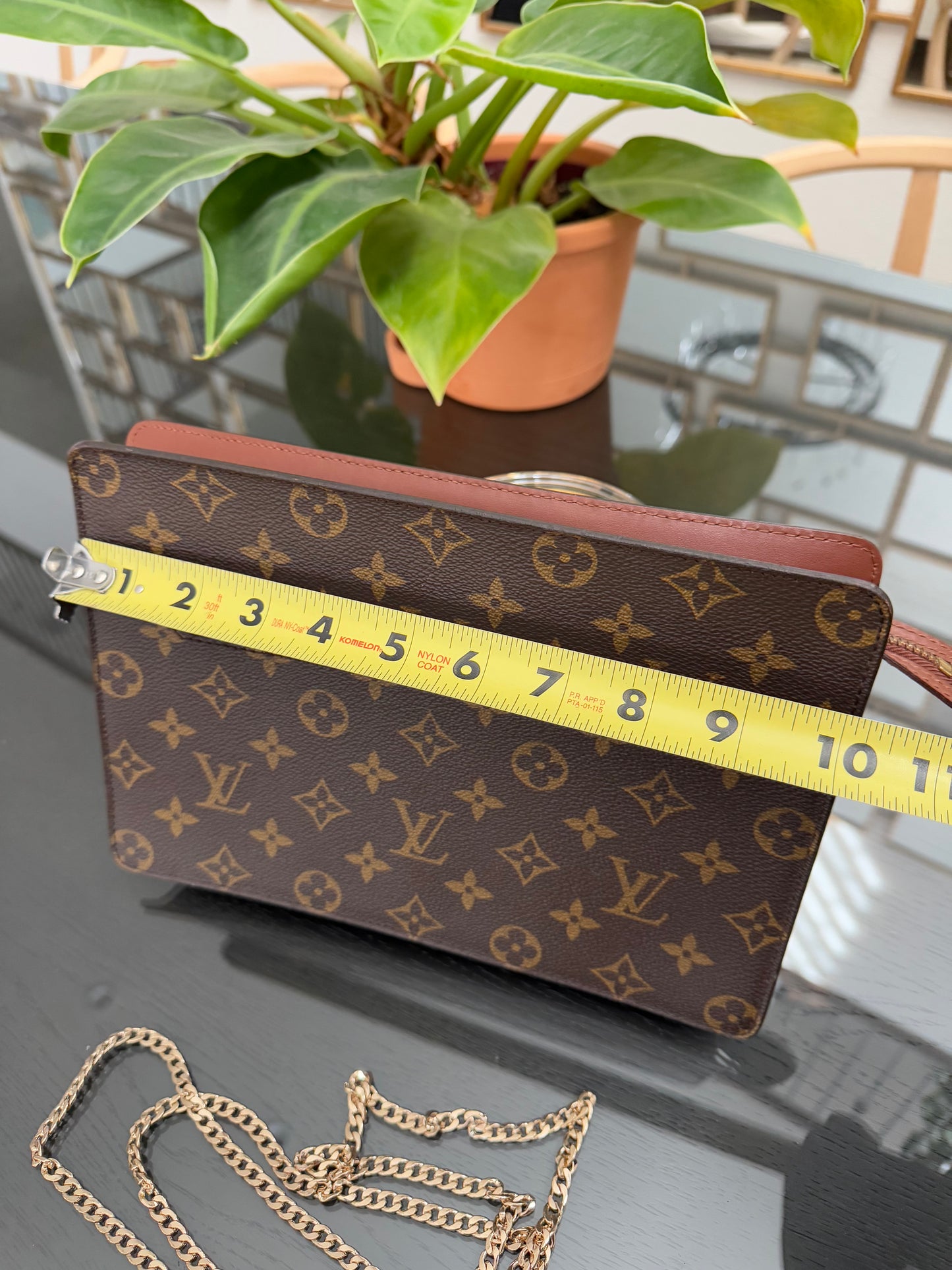 Pochette Homme with Generic Crossbody -🗓️ Year: 1995