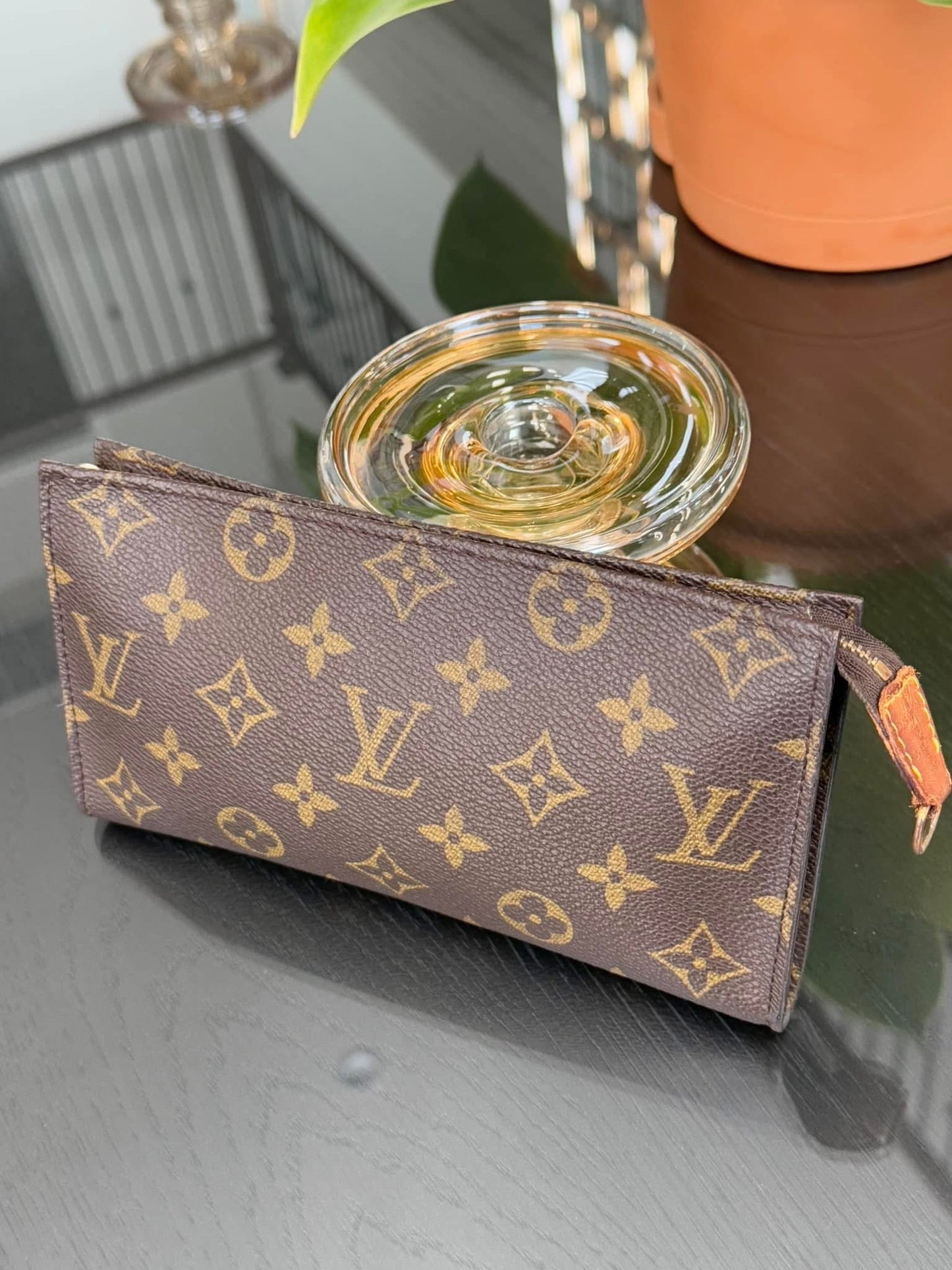 Bucket GM Pouch- ๐
Year: 1995