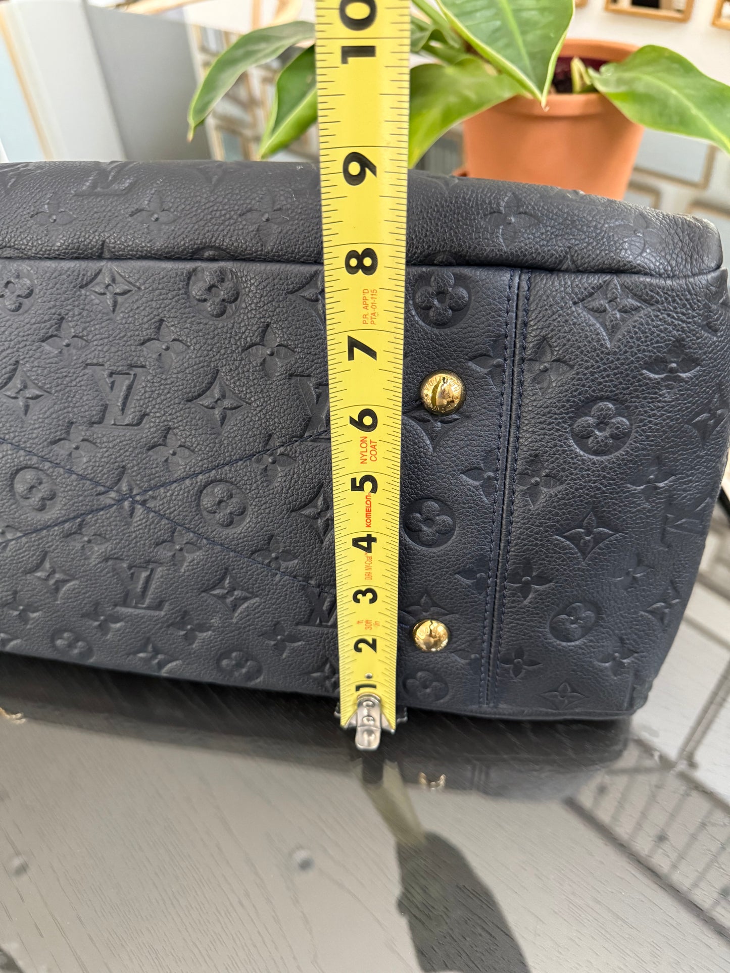 Artsy MM Empriente in Black/ Navy Blue with Dustbag, Receipt and Insert Organizer - ๐
Year: 2012