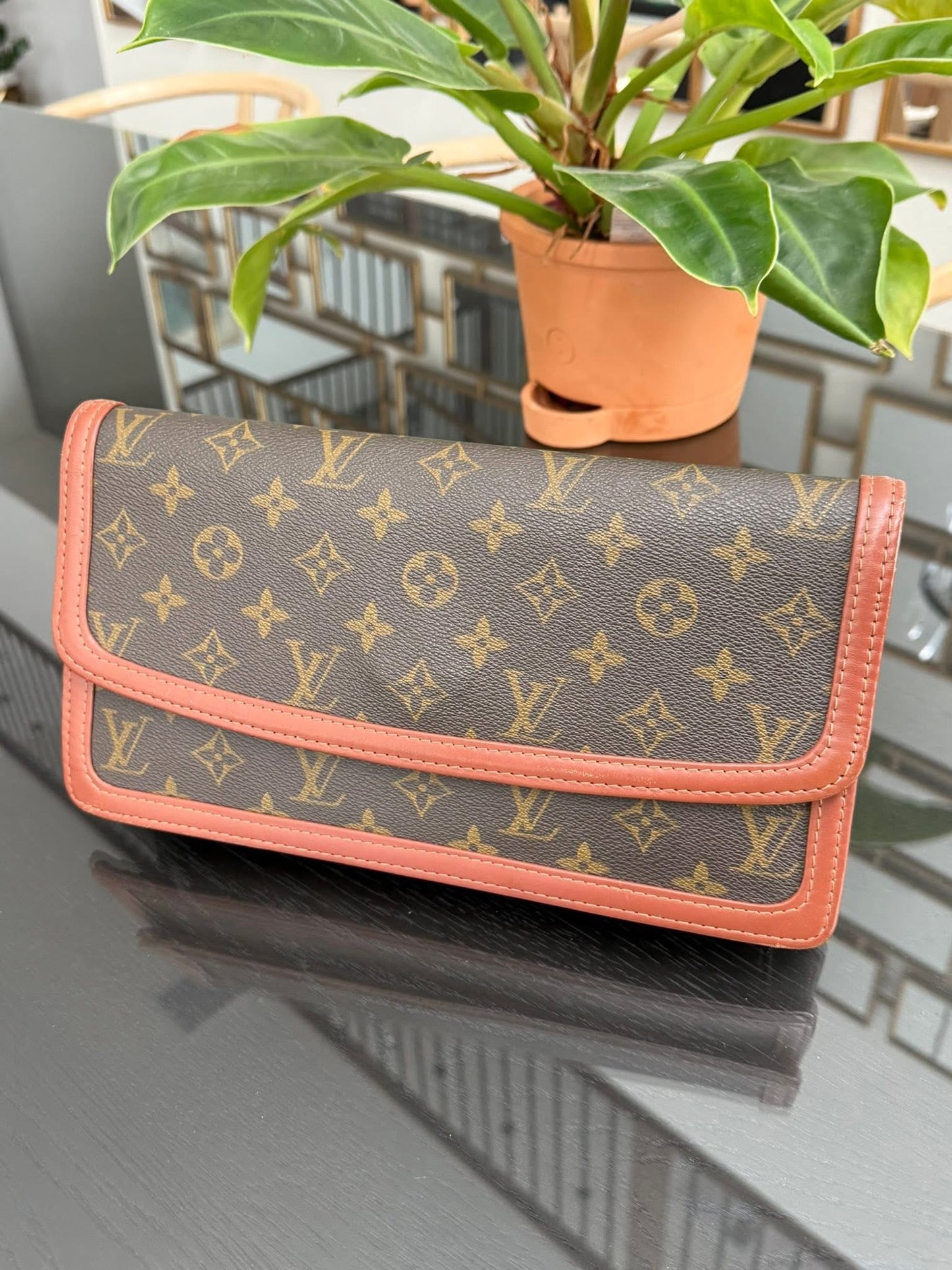 Pochette Dame Clutch
๐๏ธ Pre Date Code
