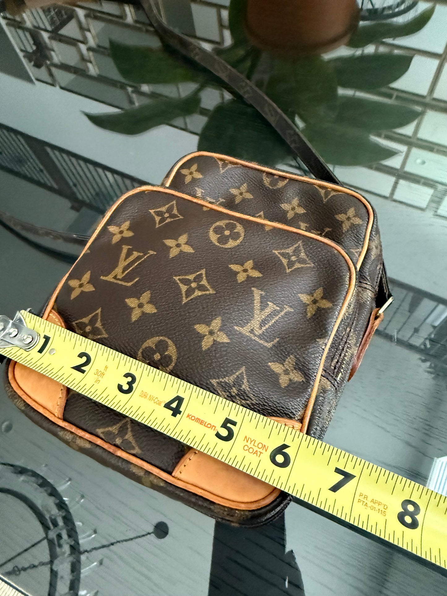 Amazon Crossbody Bag
๐๏ธ Year: 2000