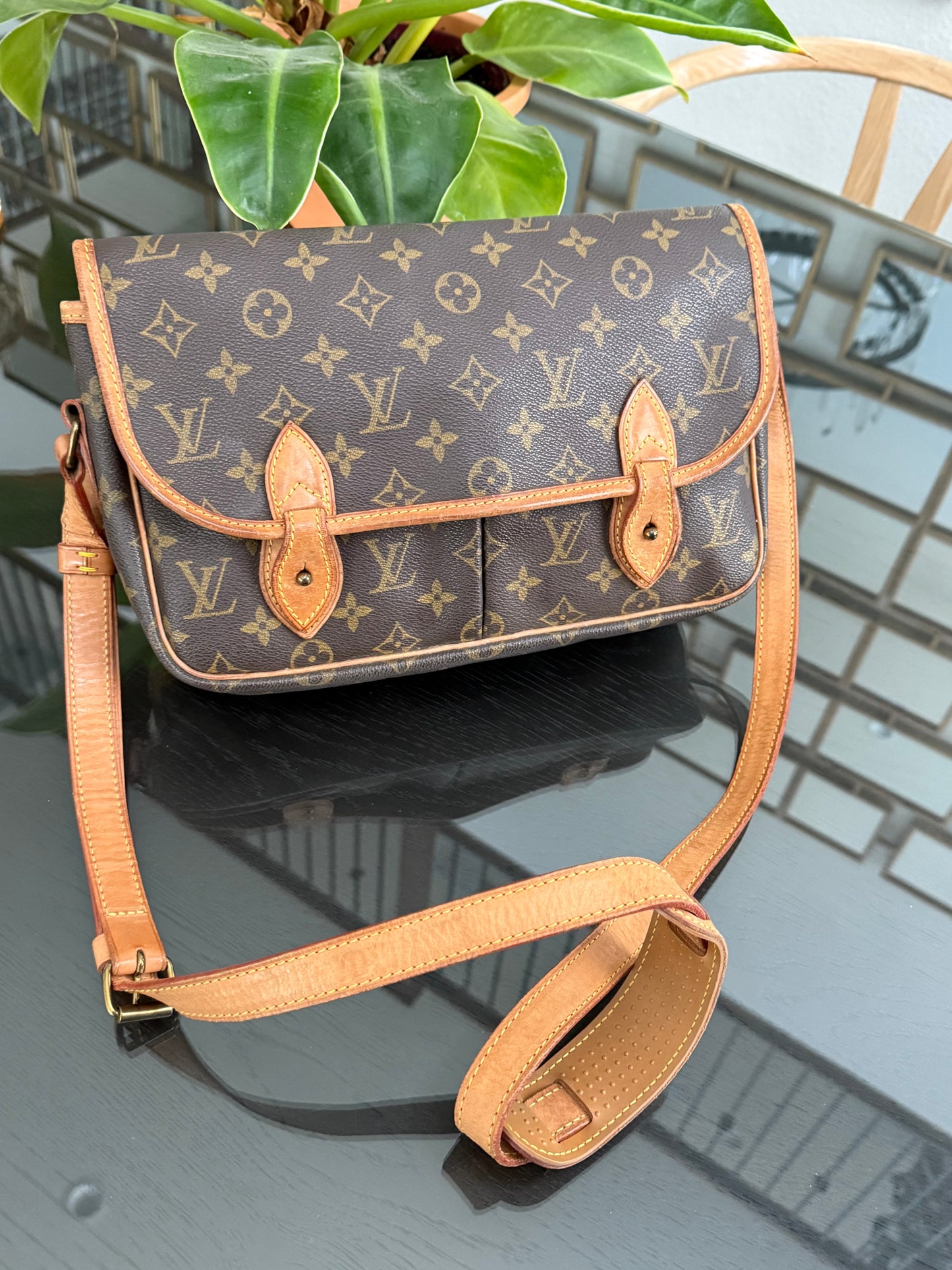 Gibeciere MM Crossbody Messenger -
๐
Year: 1991