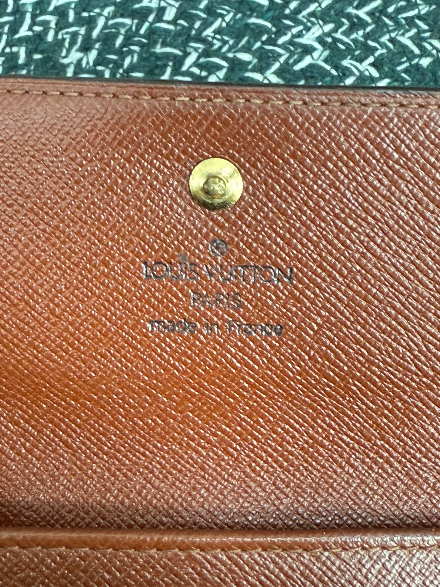 Elise Trifold Compact Wallet -๐๏ธ Year: 2001