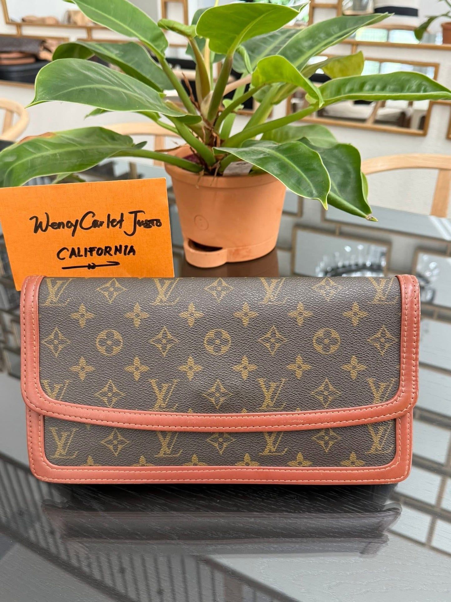 Pochette Dame Clutch
๐๏ธ Pre Date Code