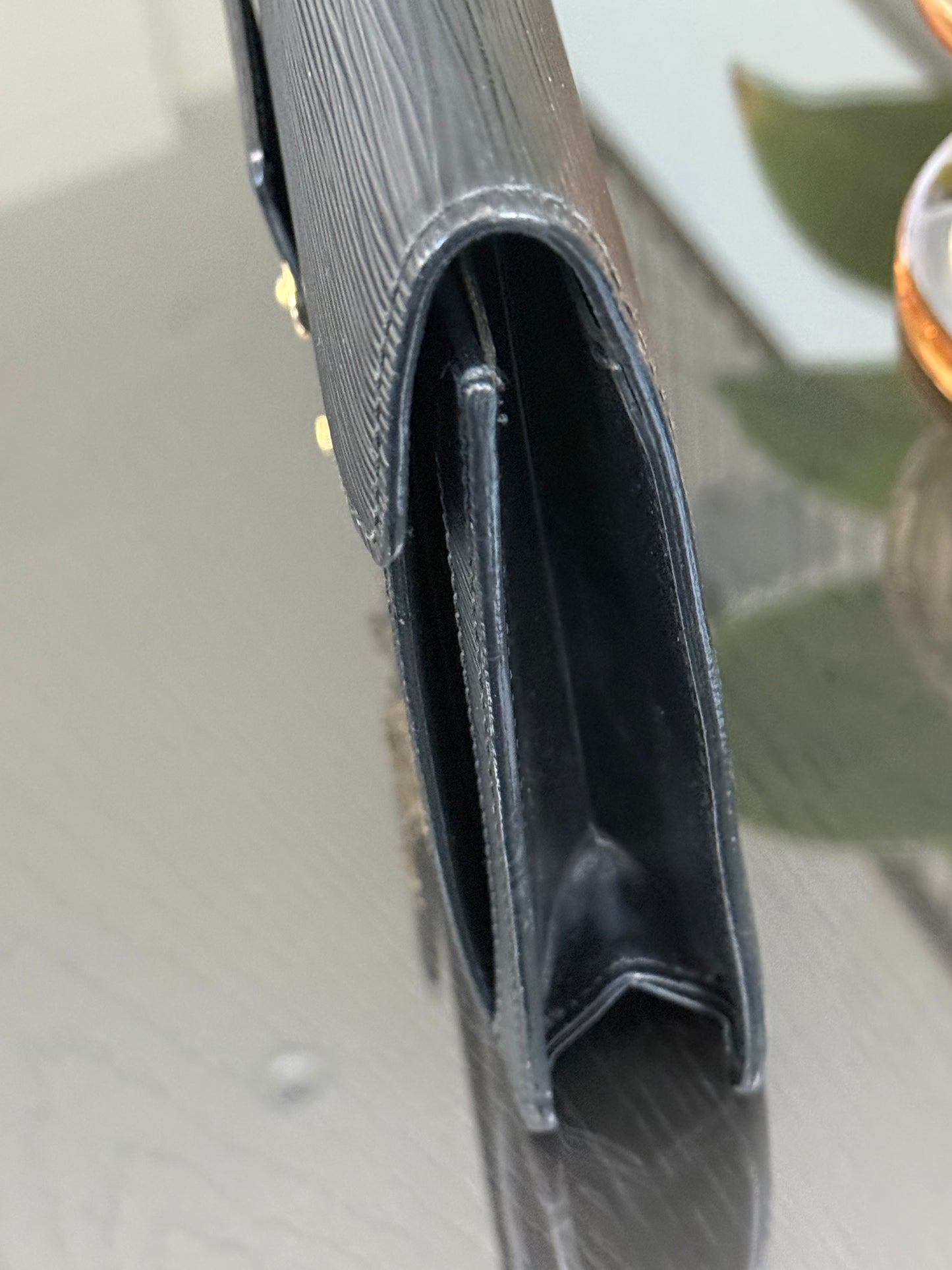 Epi Black Sellier Dragonne Clutch with π Key and Dustbag -ποΈ Year: 2005