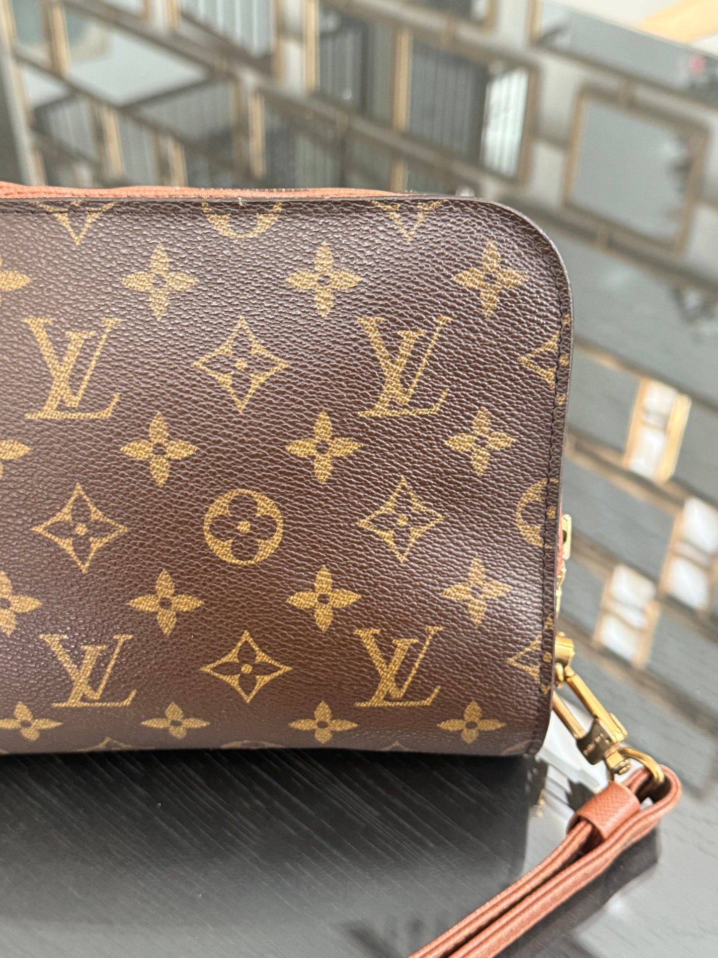 Orsay Clutch
๐๏ธ Year: 1995
